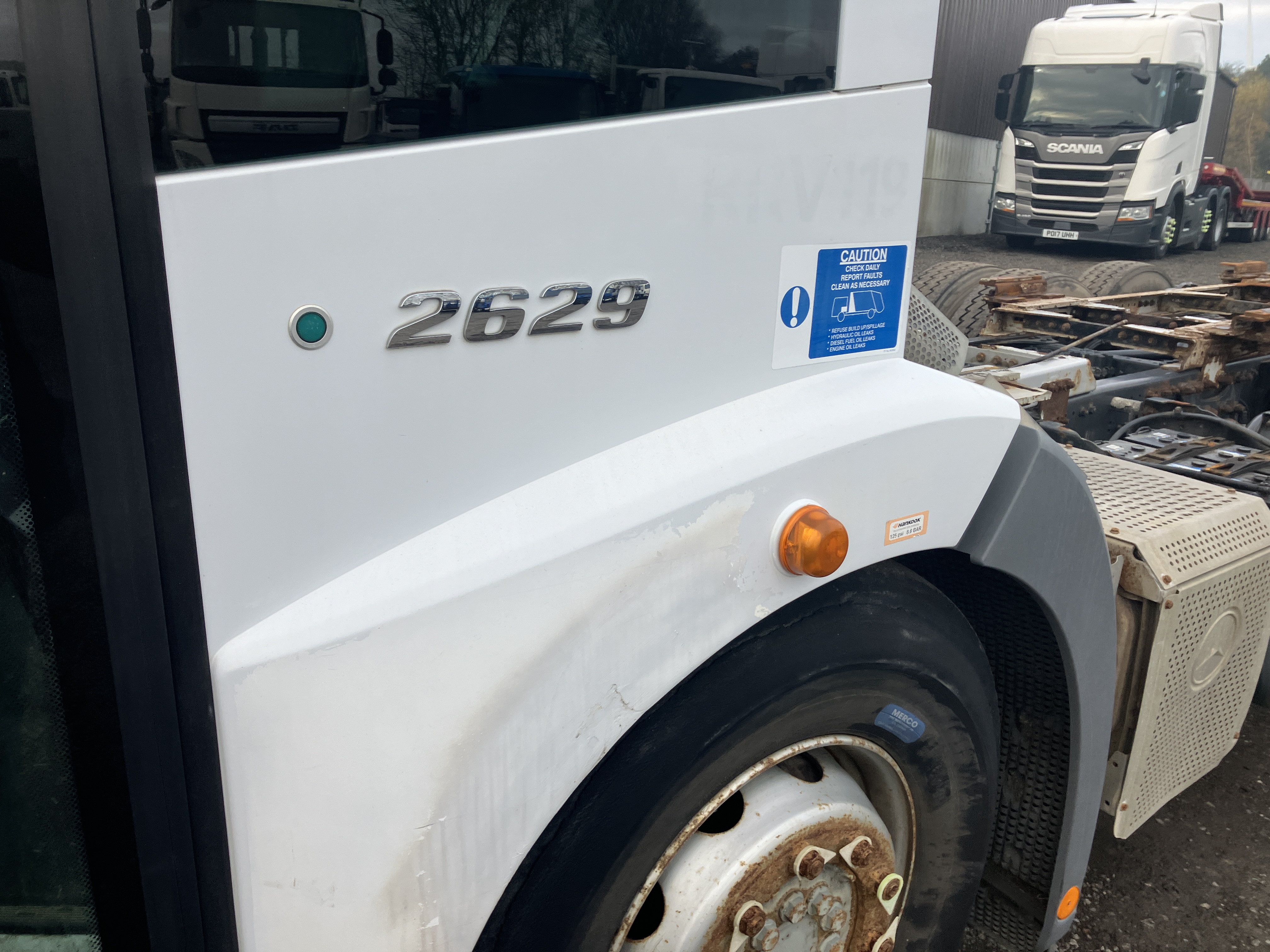 Mercedes Benz 2629 Econic chassis cab 6x2 