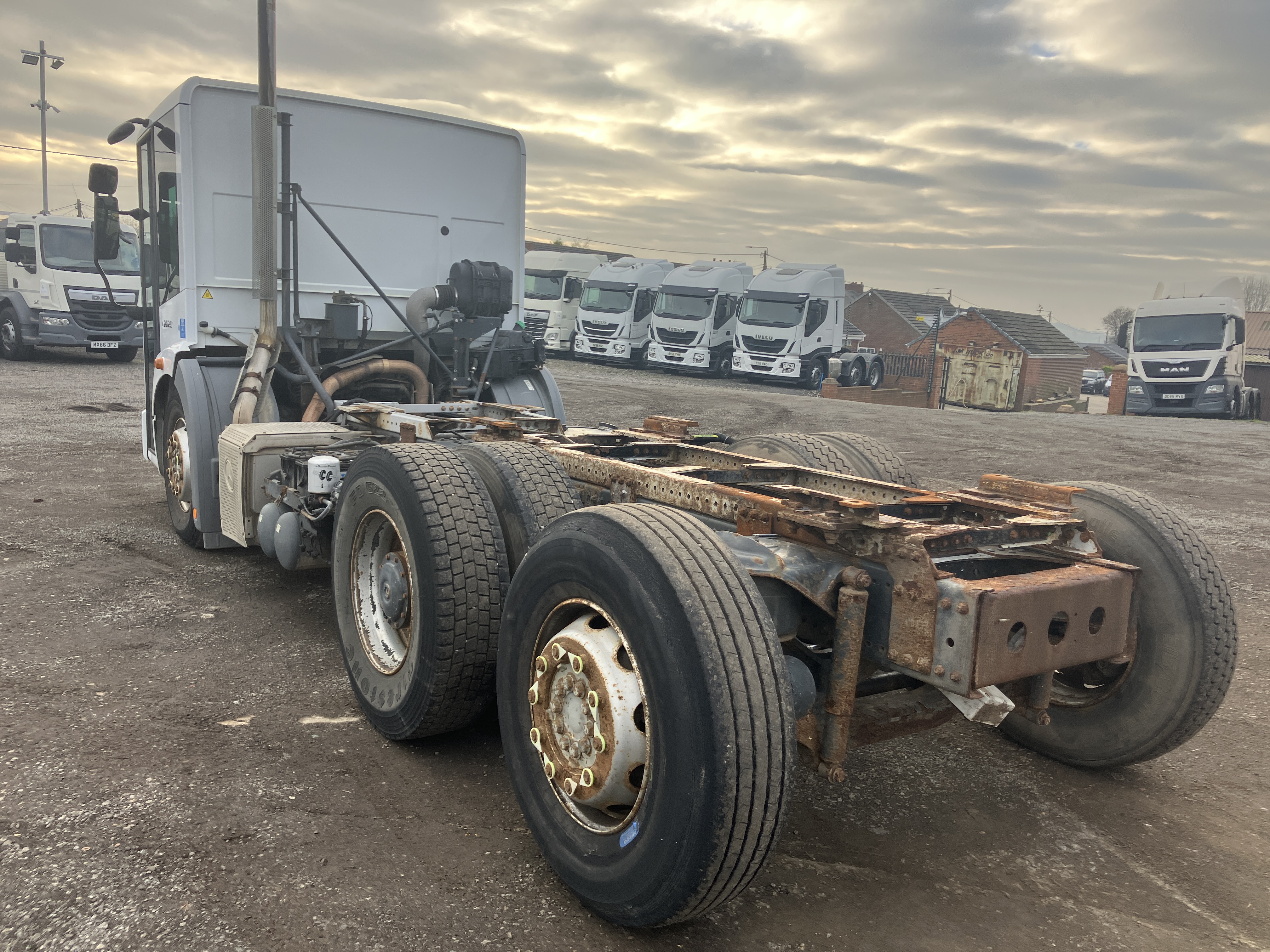 Mercedes Benz 2629 Econic chassis cab 6x2 