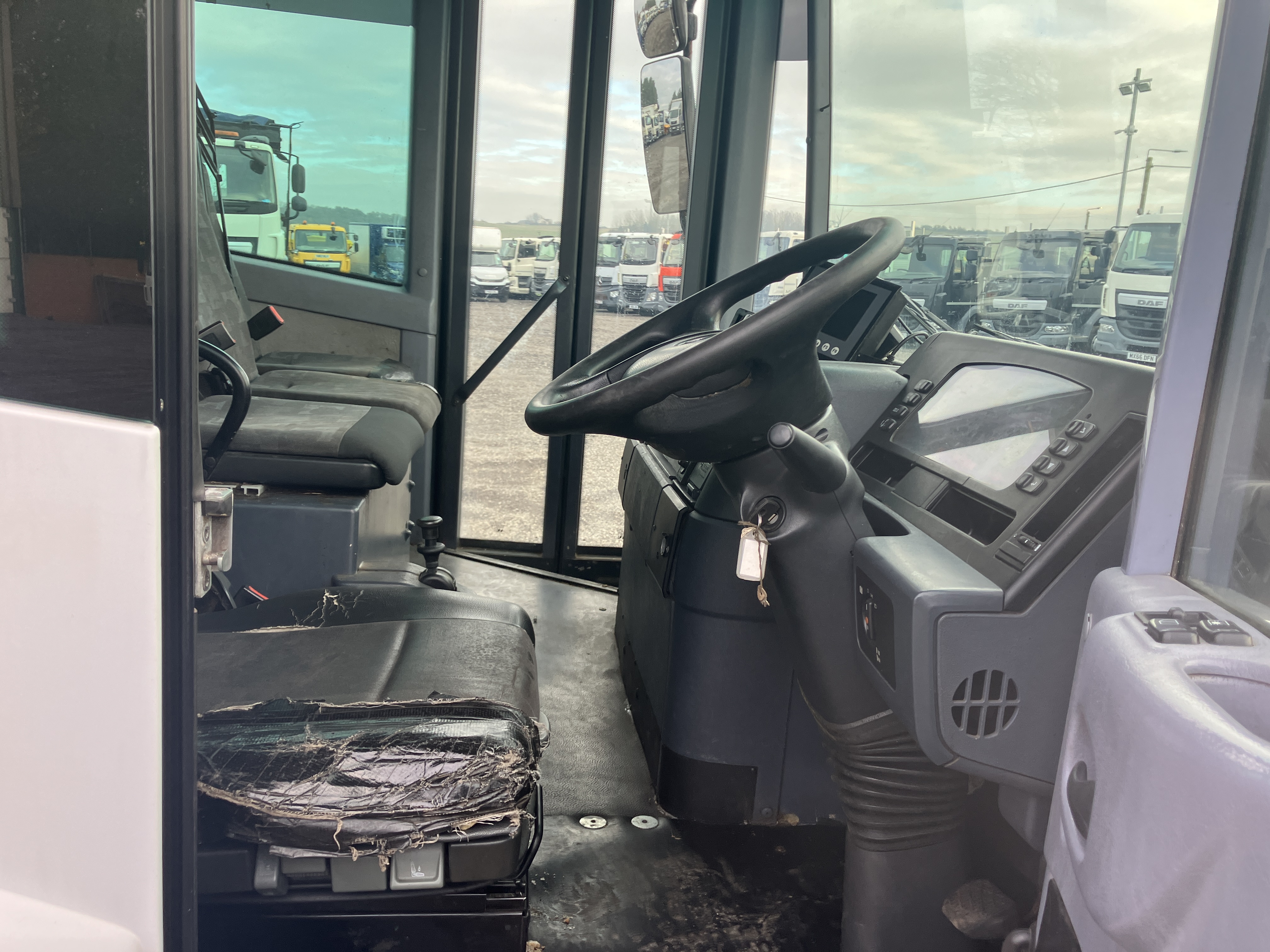 Mercedes Benz 2629 Econic chassis cab 6x2 