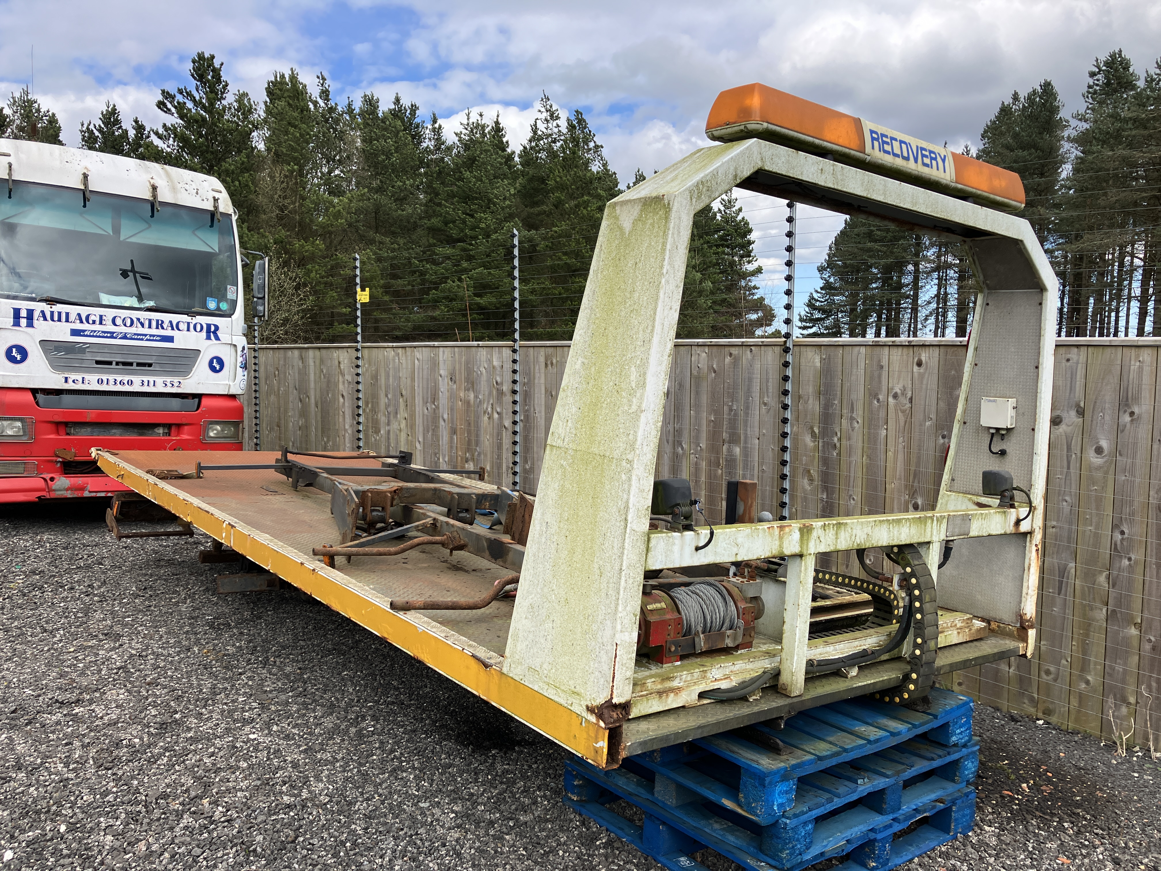 Slide and tilt body with speck lift