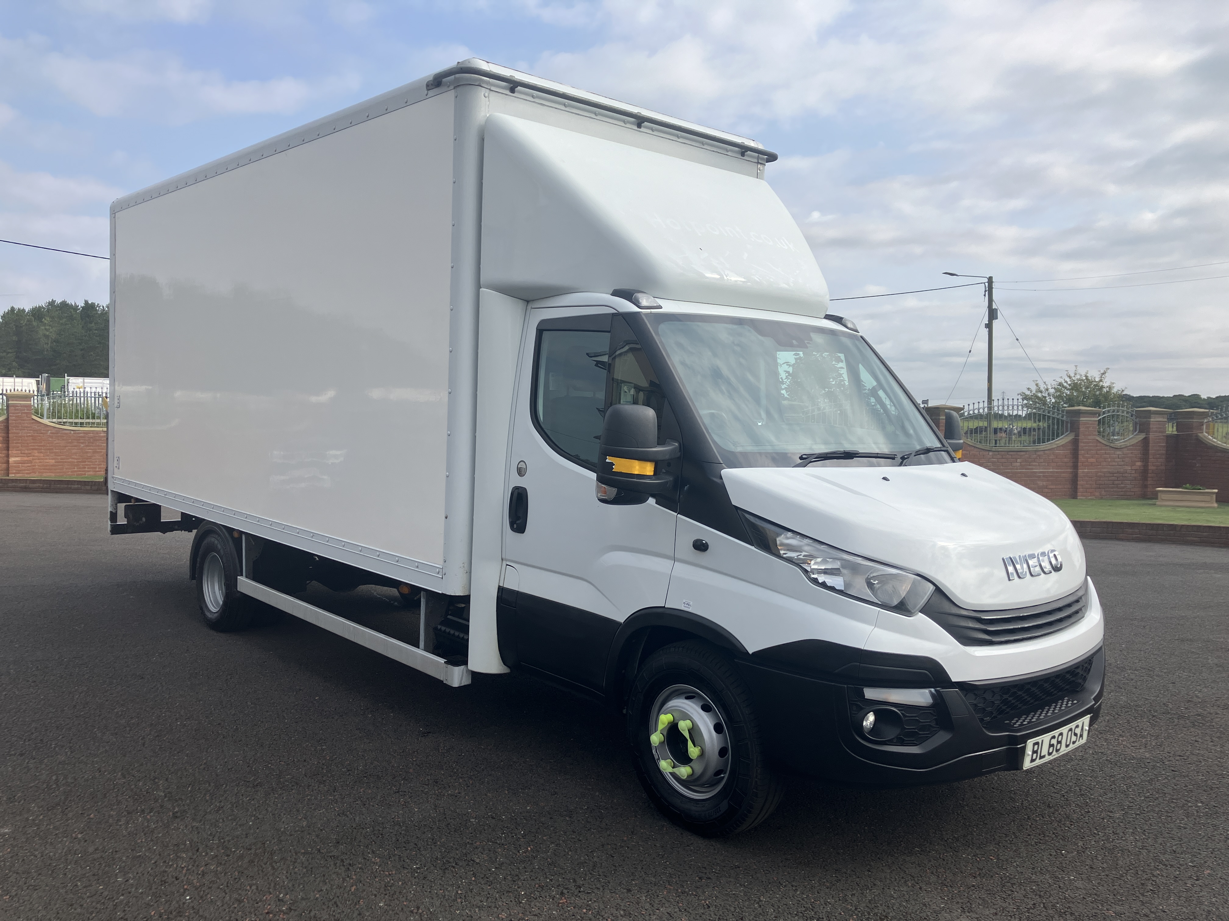 2019 IVECO DAILY 72-180 7.2 ton 20ft BOX WITH TAIL LIFT EURO 6