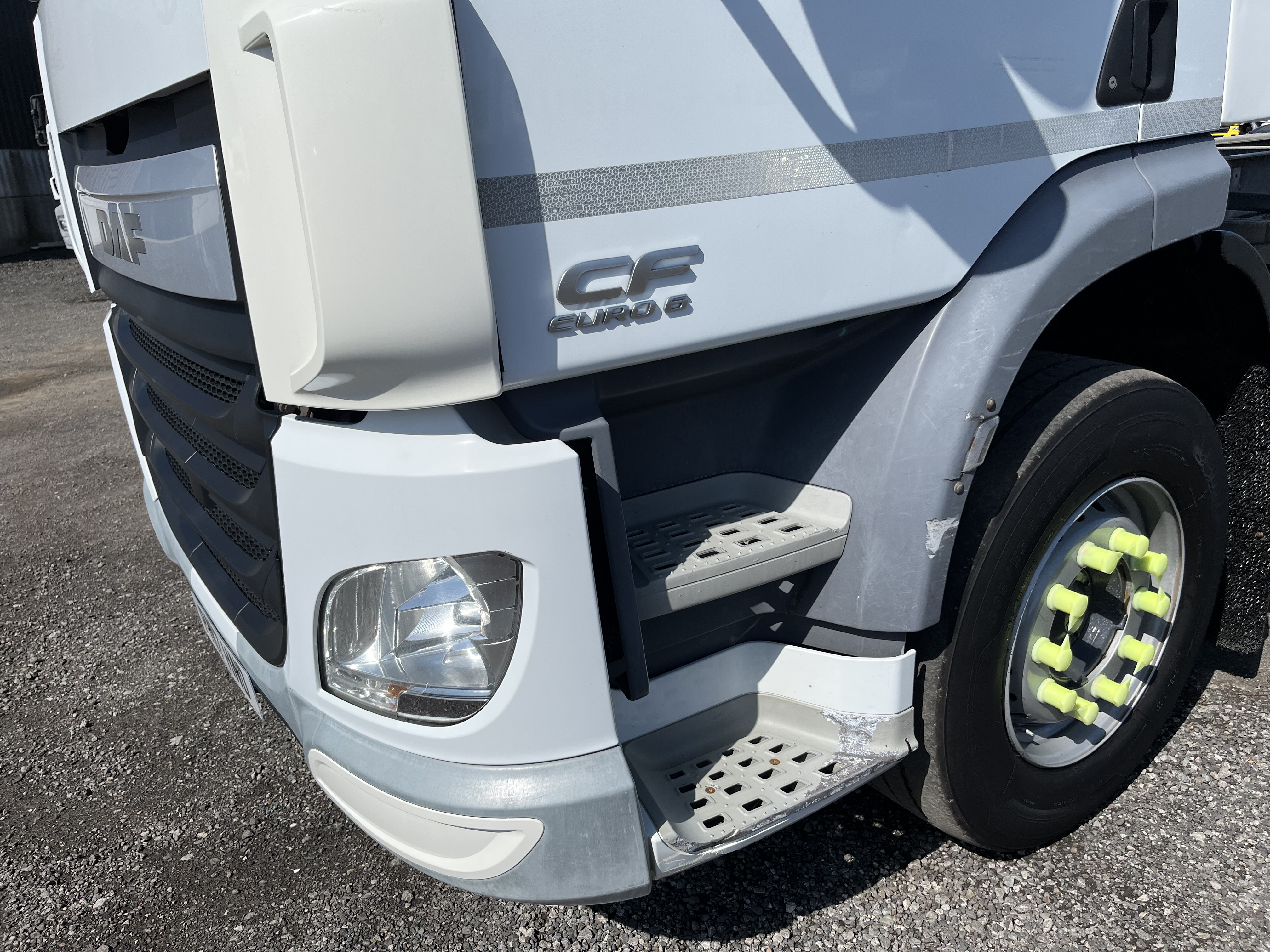 2017 DAF CF 85.330 6x2 chassis cab