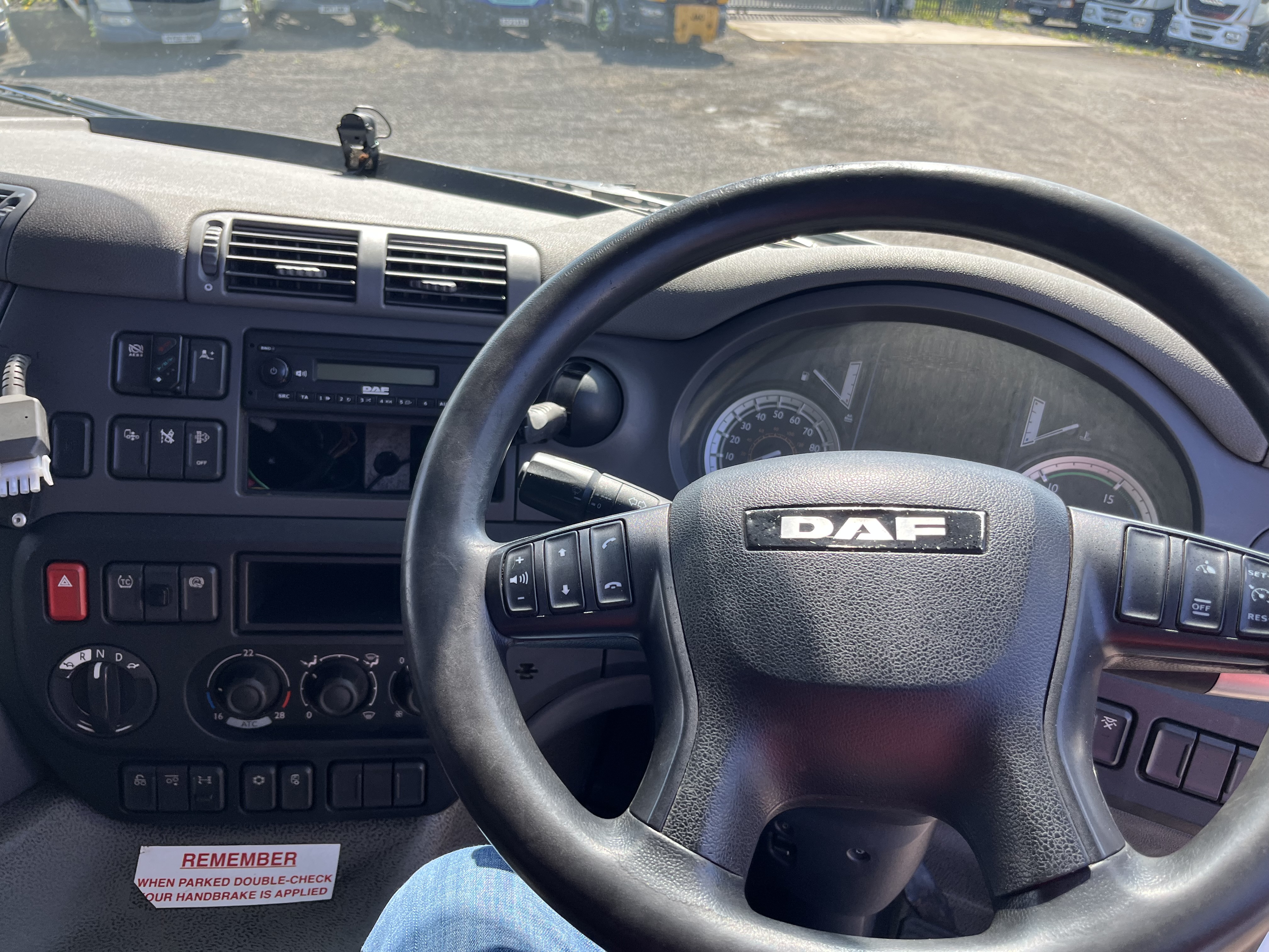 2017 DAF CF 85.330 6x2 chassis cab