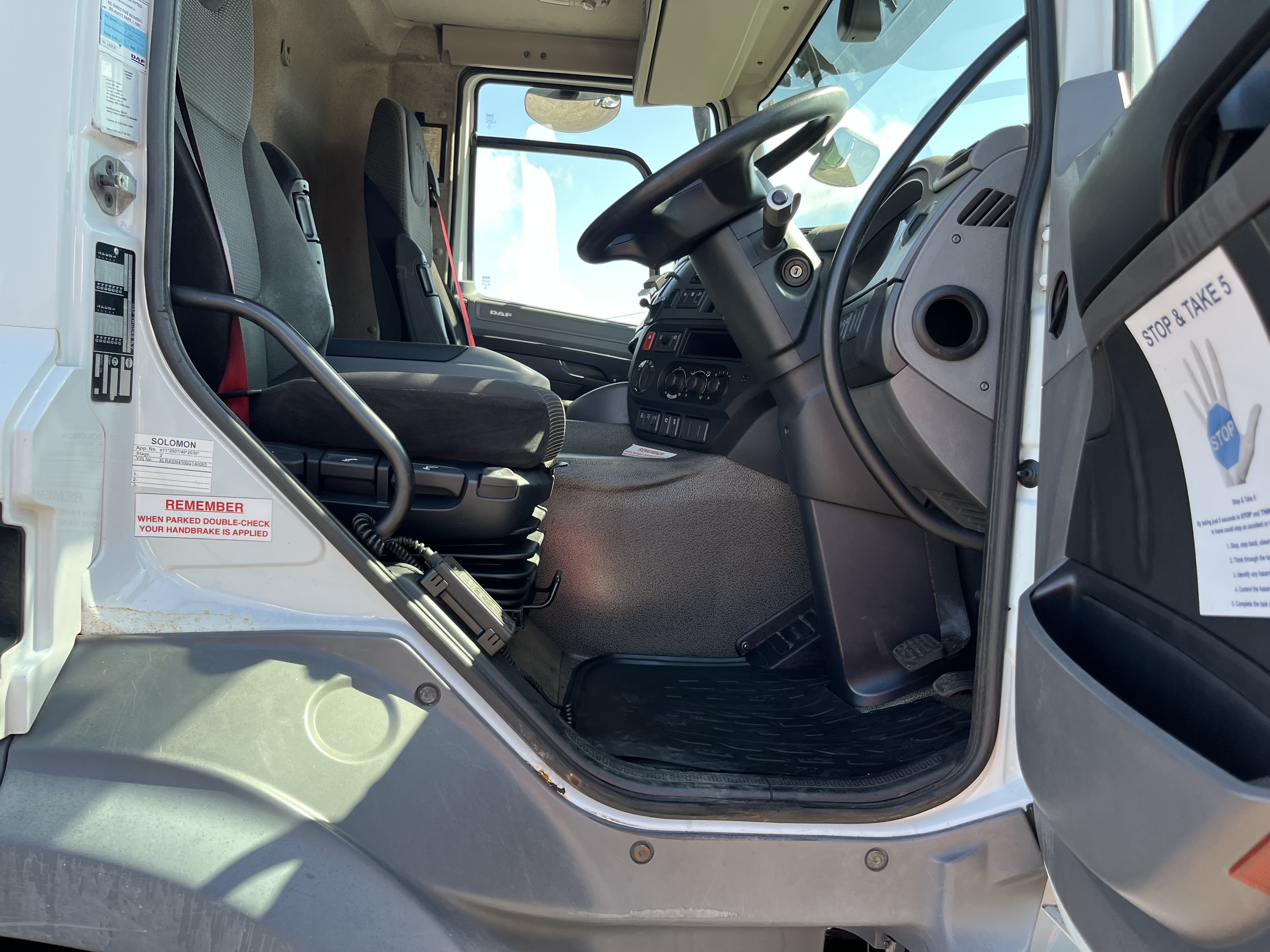 2017 DAF CF 85.330 6x2 chassis cab