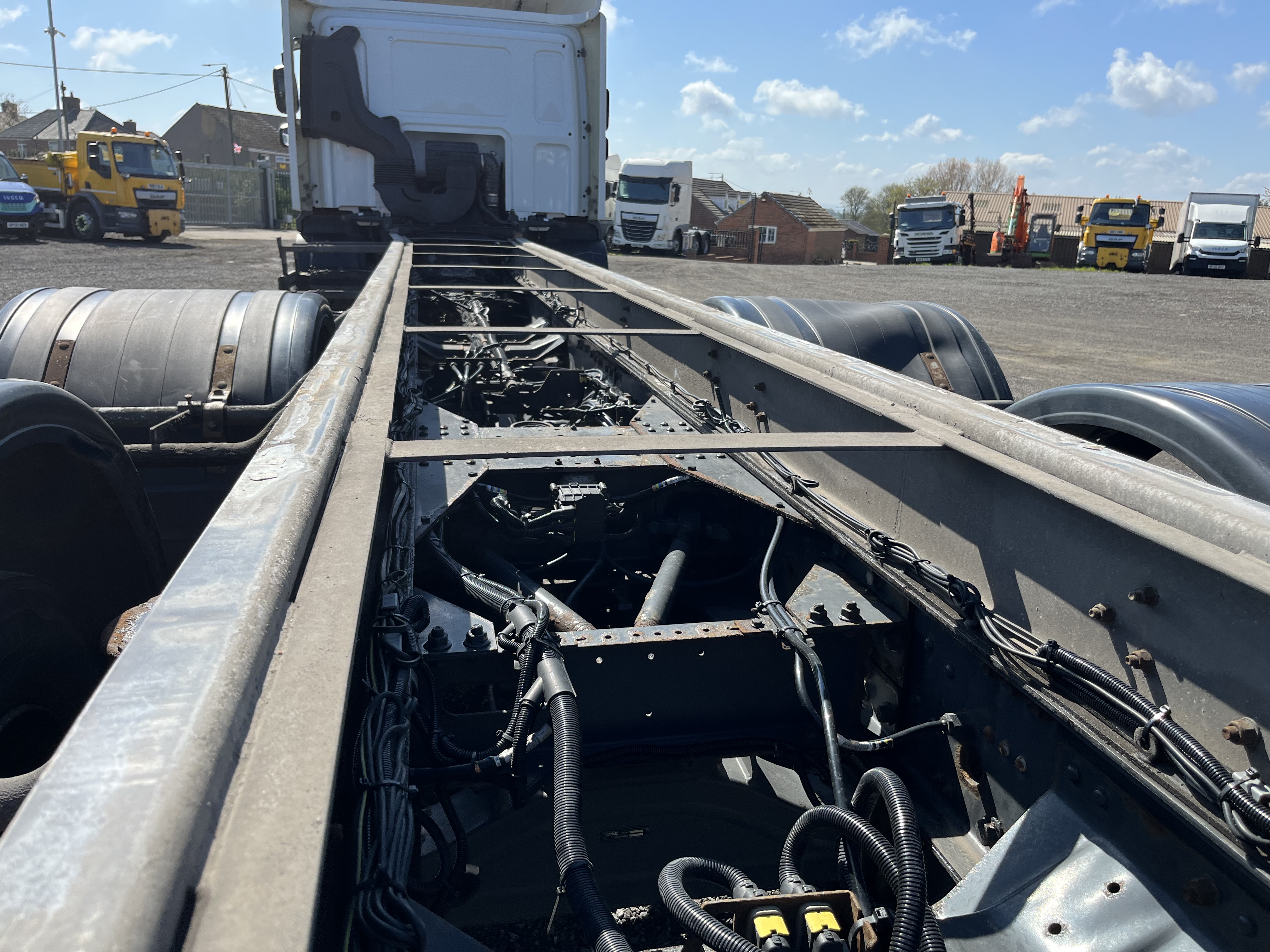 2017 DAF CF 85.330 6x2 chassis cab