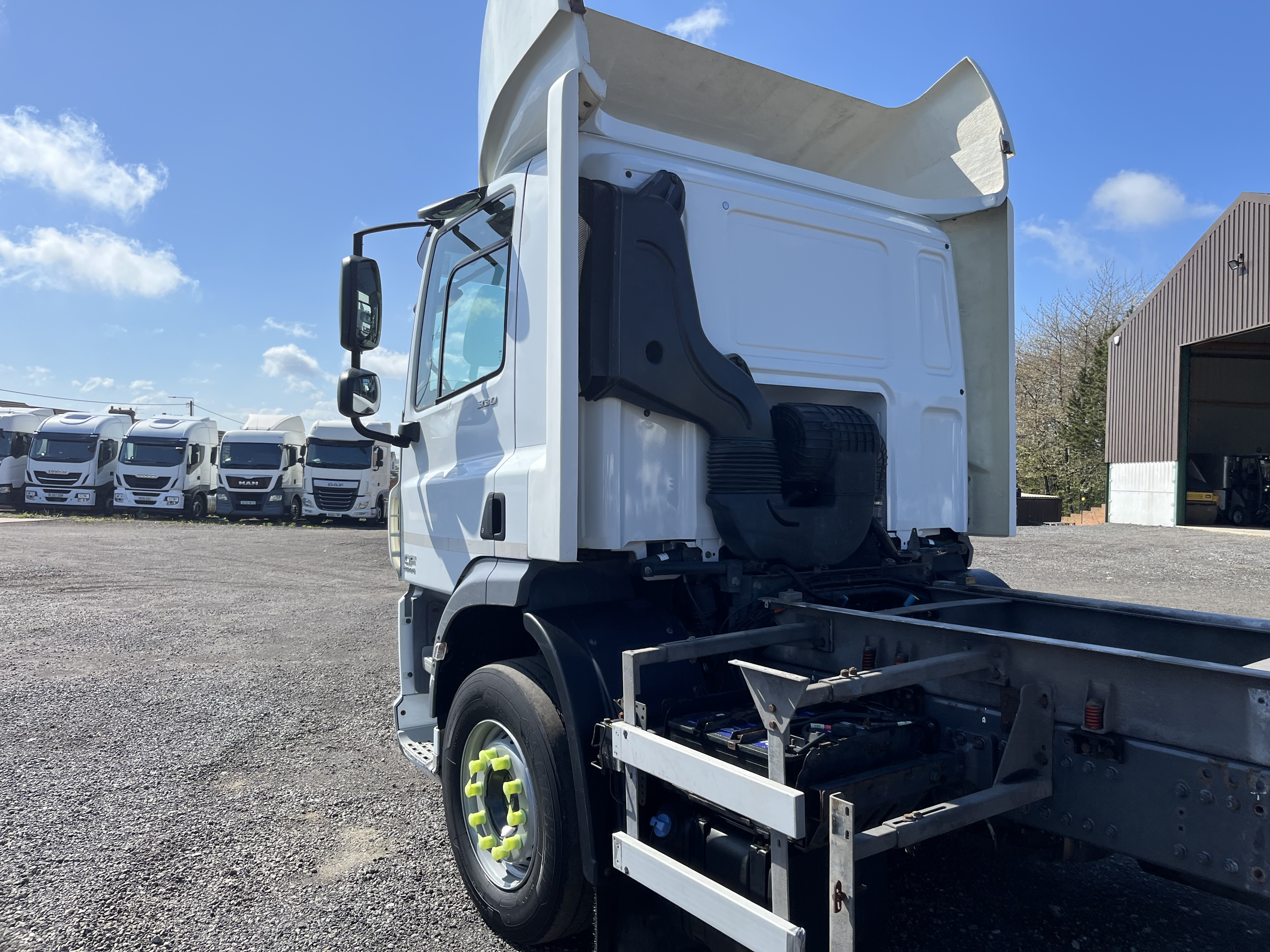 2017 DAF CF 85.330 6x2 chassis cab