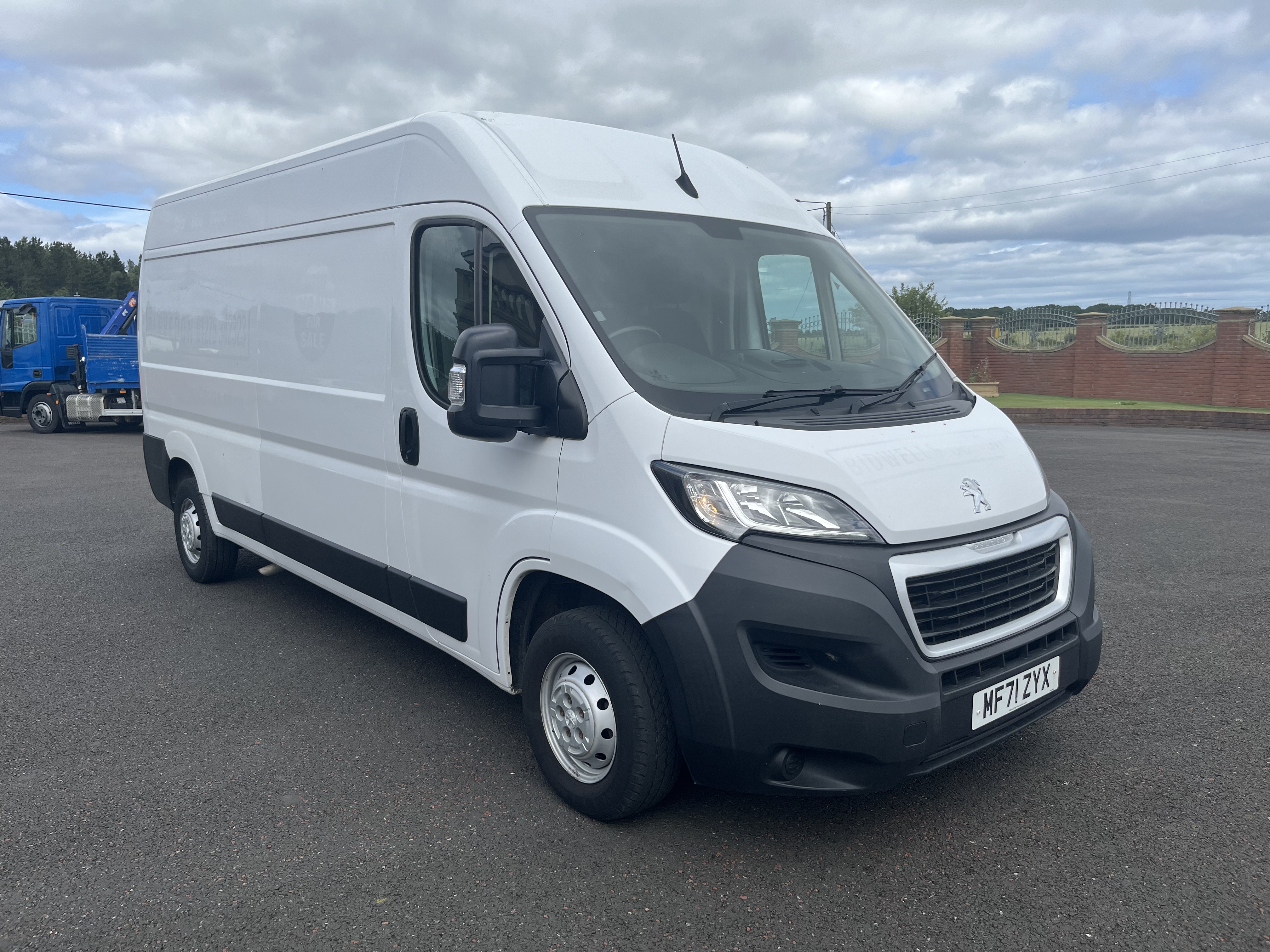 2021 71 Peugeot boxer Lwb van air con sat nav