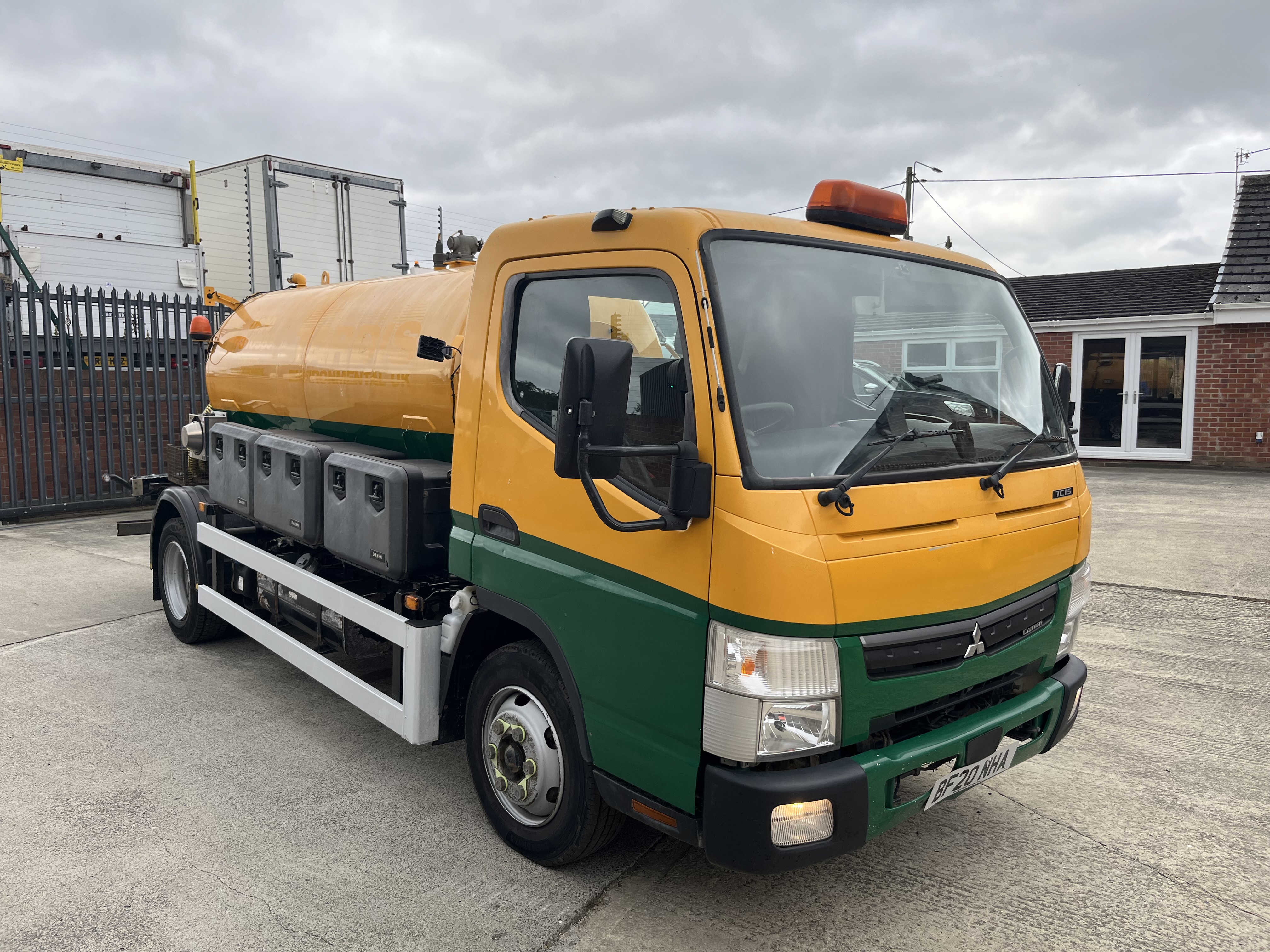 2020 MITSUBISHI CANTER 7C15 VACUUM TANKER 