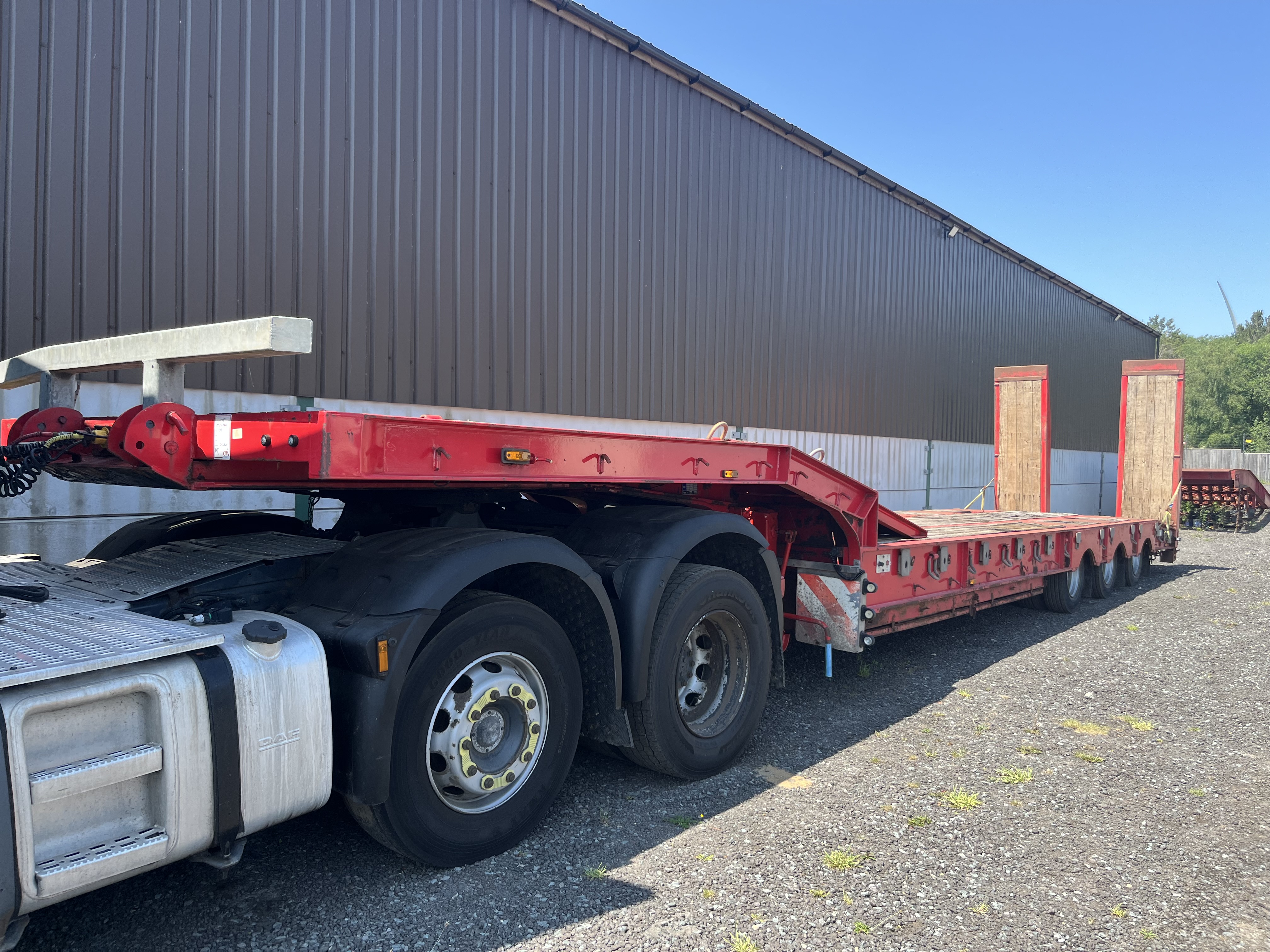 2011 MCERLEAN LOW LOADER TRAILER TRY AXLE