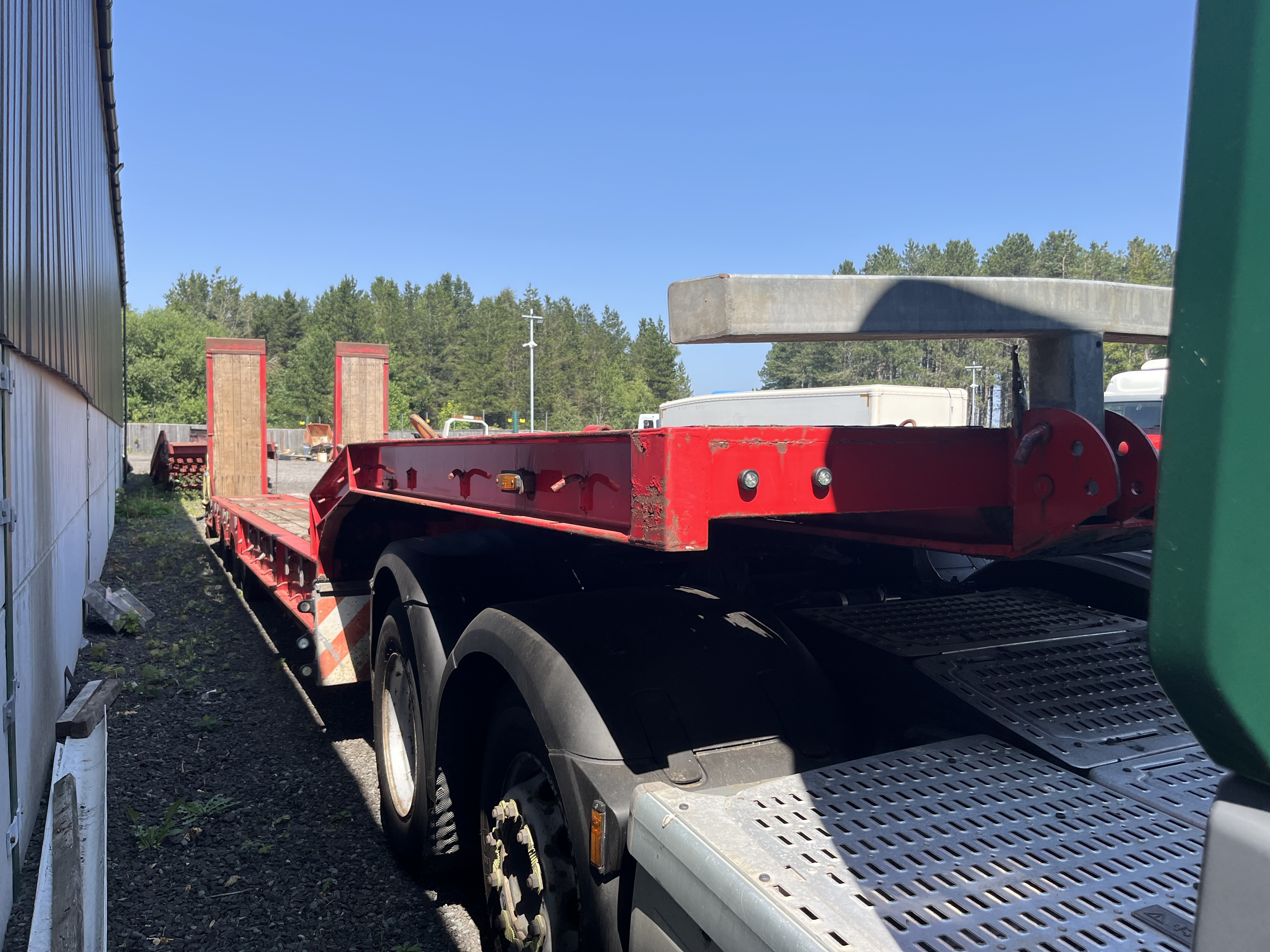 2011 MCERLEAN LOW LOADER TRAILER TRY AXLE