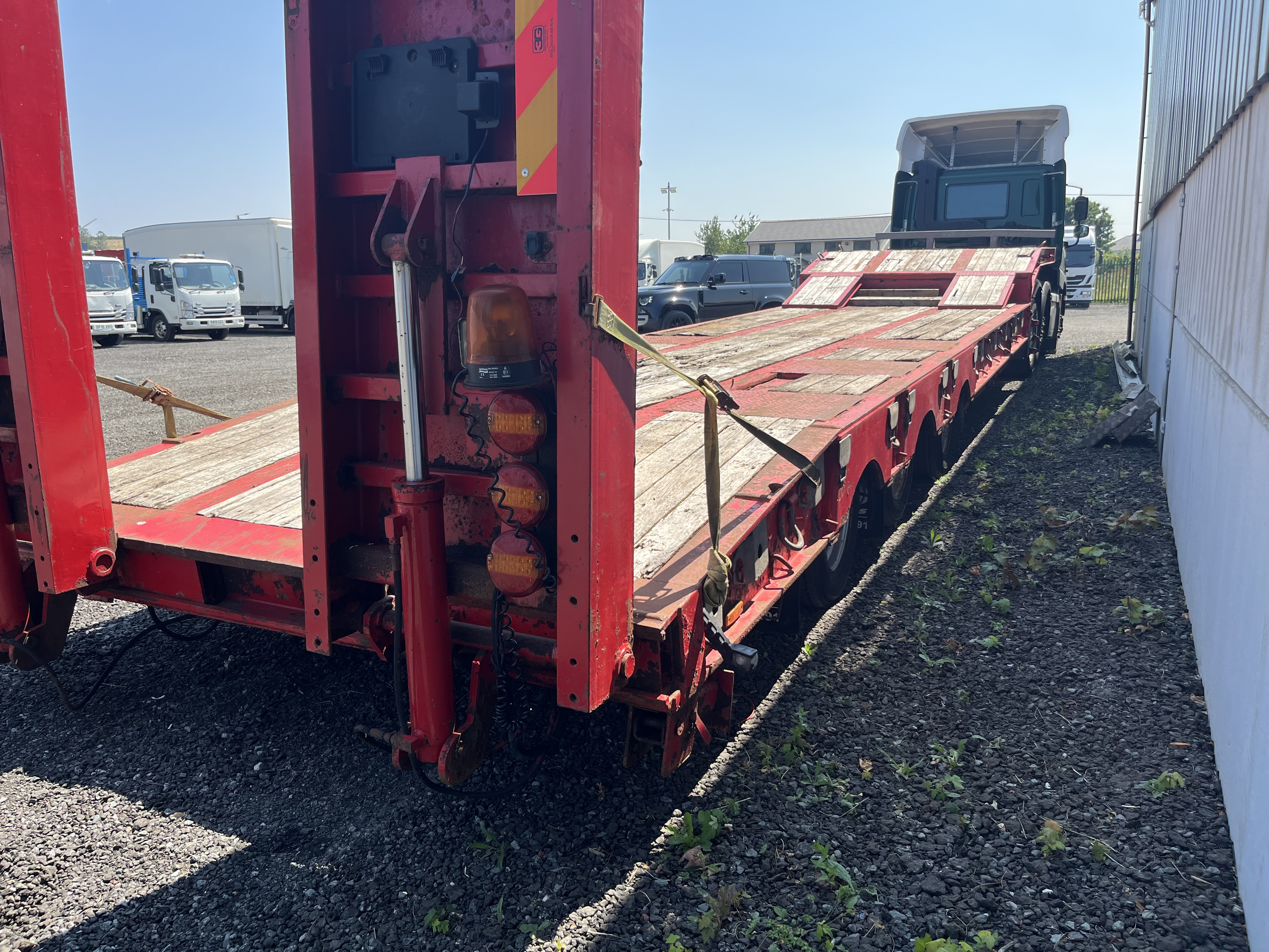 2011 MCERLEAN LOW LOADER TRAILER TRY AXLE