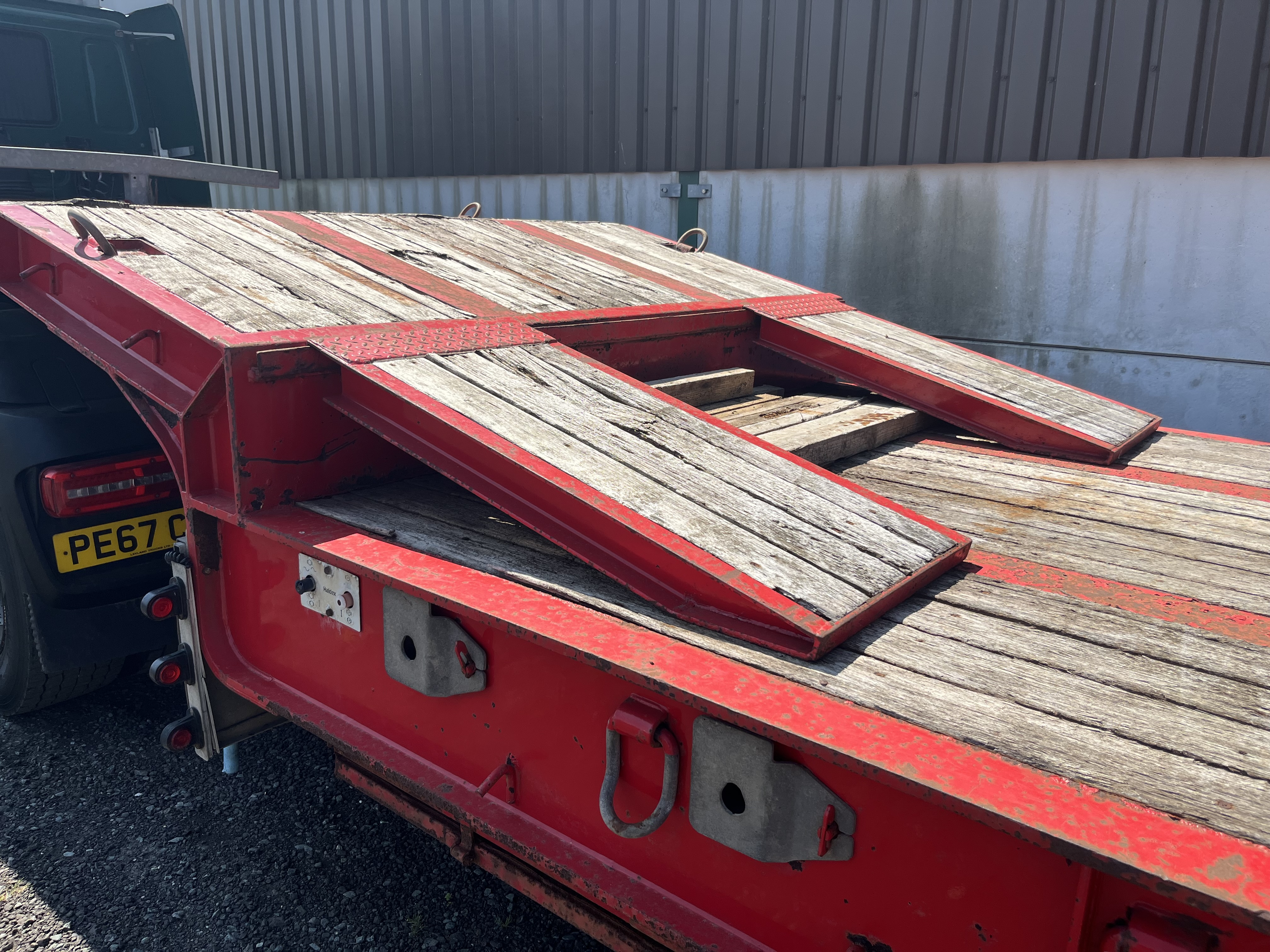 2011 MCERLEAN LOW LOADER TRAILER TRY AXLE