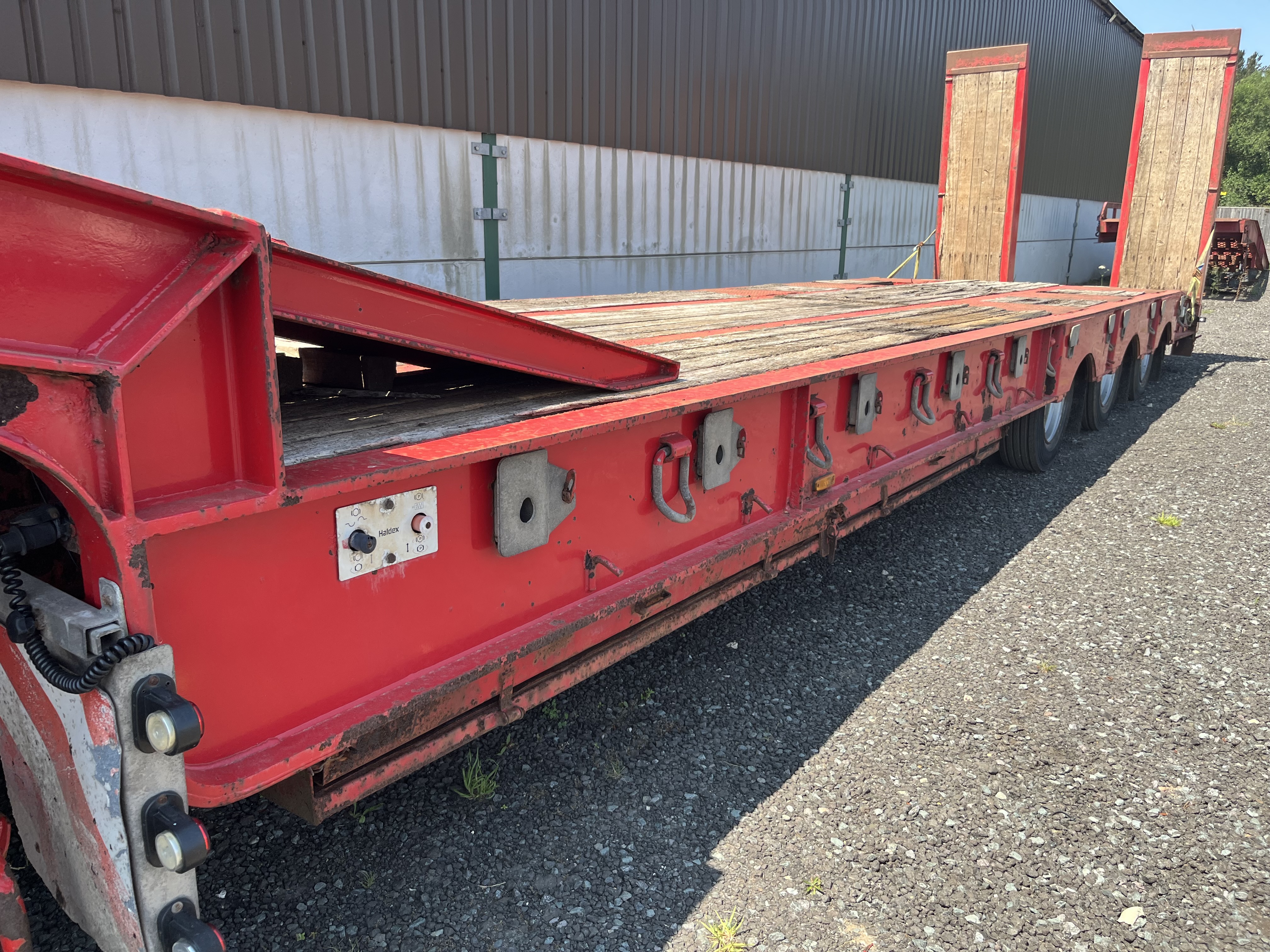 2011 MCERLEAN LOW LOADER TRAILER TRY AXLE