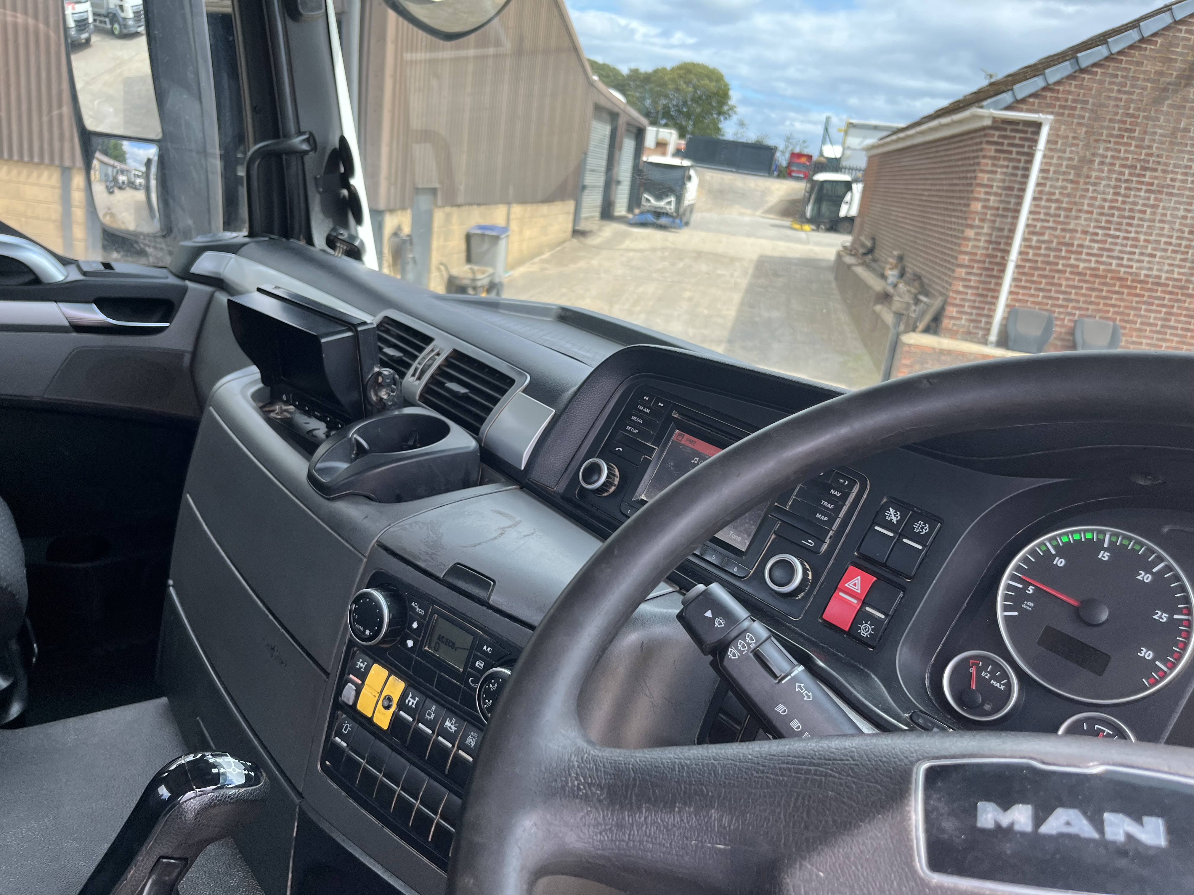 2016 MAN TGS 8x4 TIPPER MANUAL TRANSMISSION 