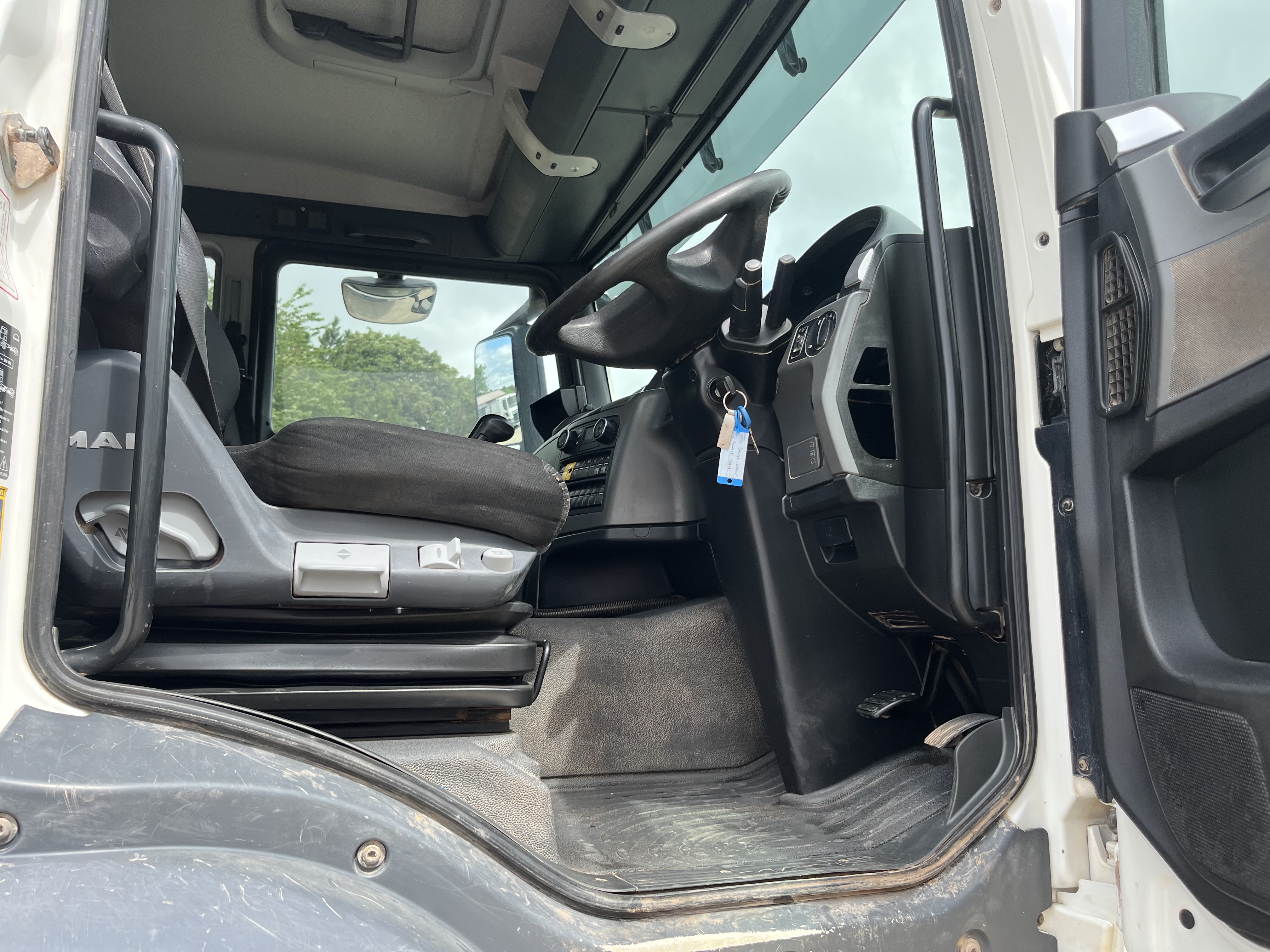 2016 MAN TGS 8x4 TIPPER MANUAL TRANSMISSION 