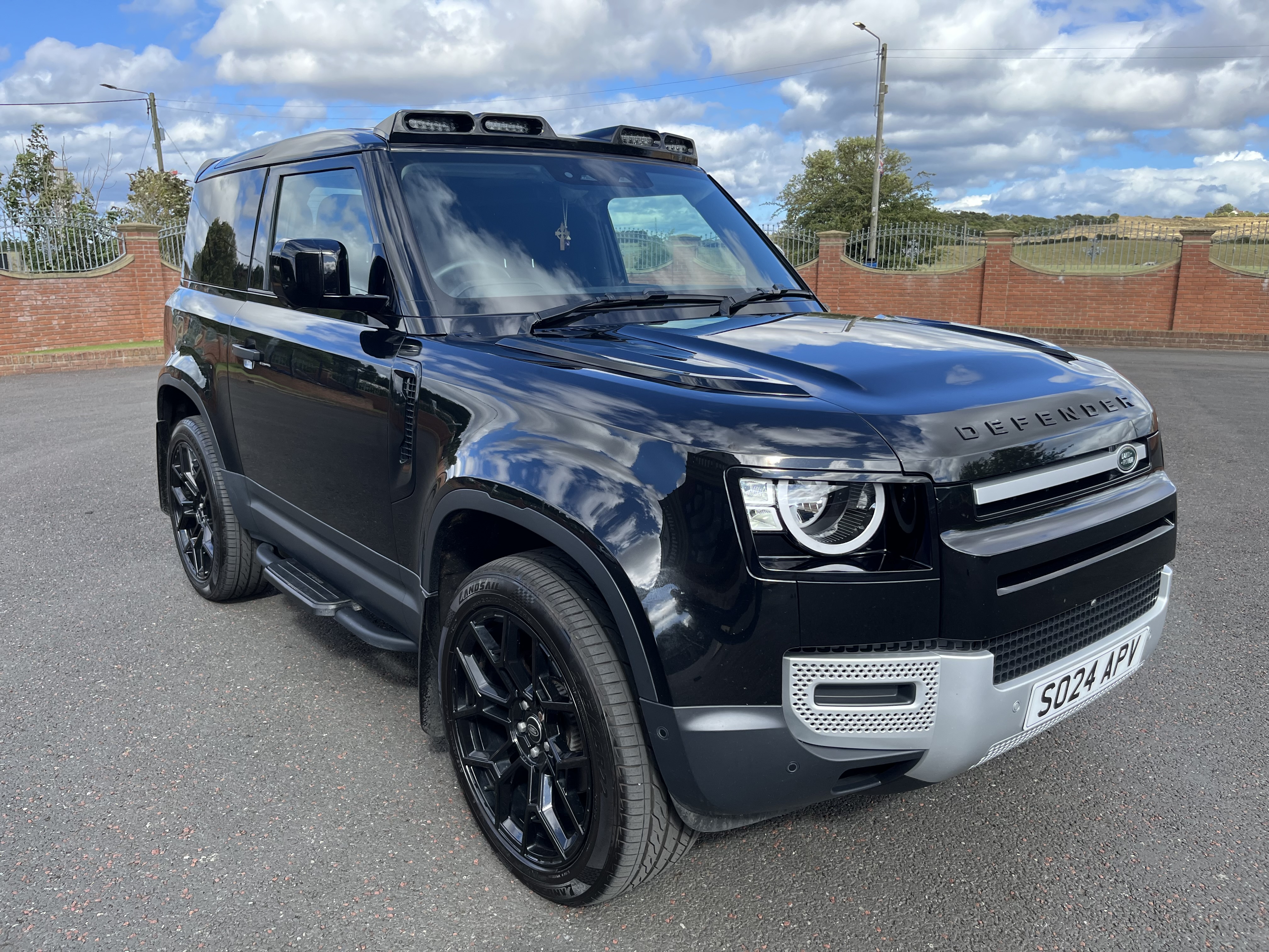 2024 LANDROVER DEFENDER 90 HARDTOP COMMERCIAL WITH REAR SEATS