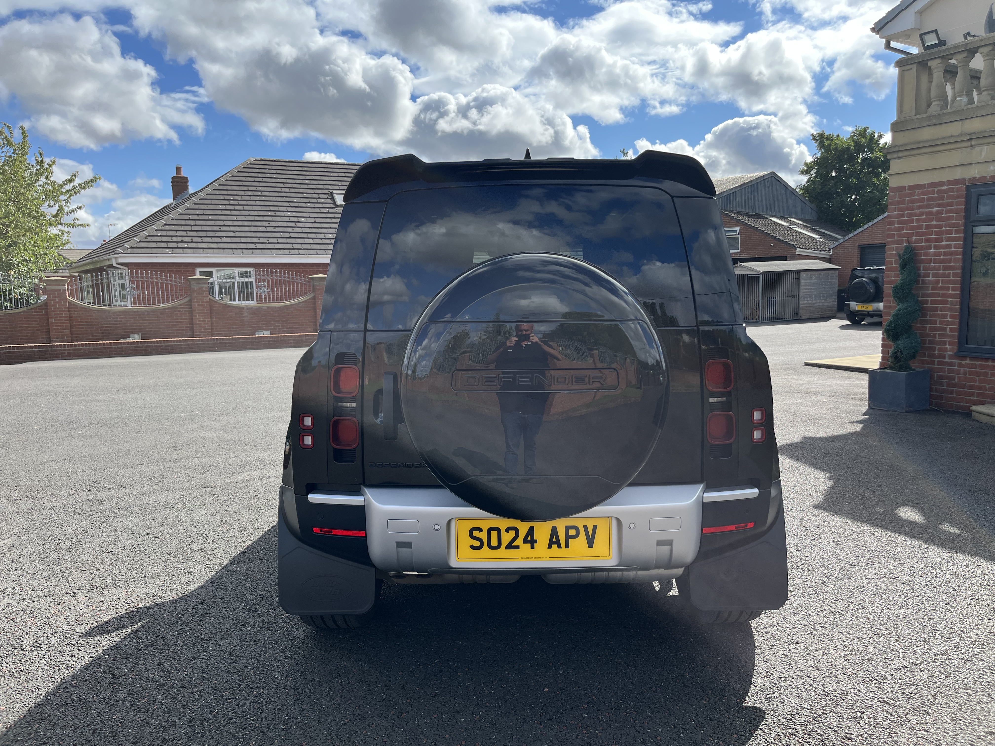 2024 LANDROVER DEFENDER 90 HARDTOP COMMERCIAL WITH REAR SEATS