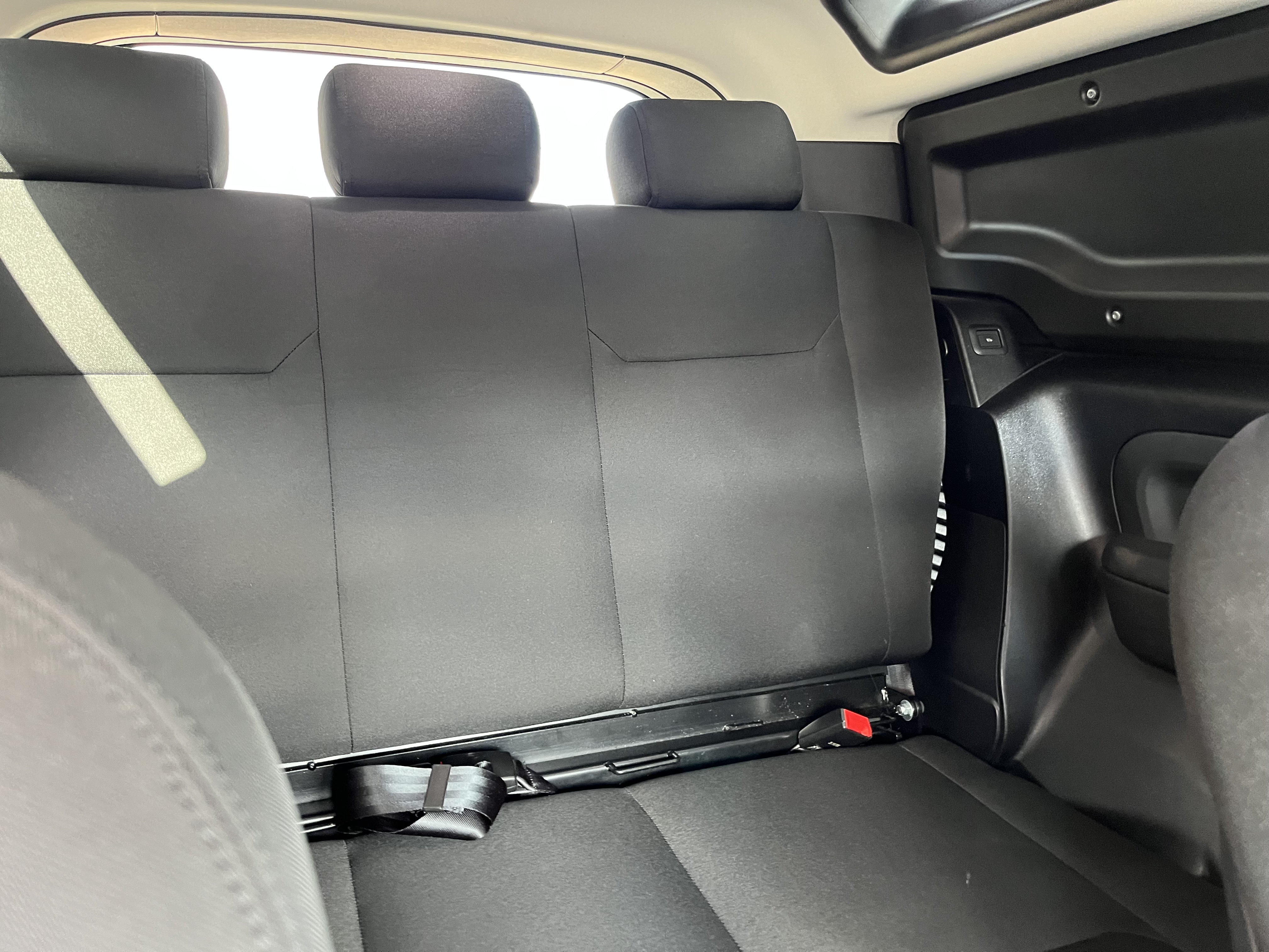 2024 LANDROVER DEFENDER 90 HARDTOP COMMERCIAL WITH REAR SEATS