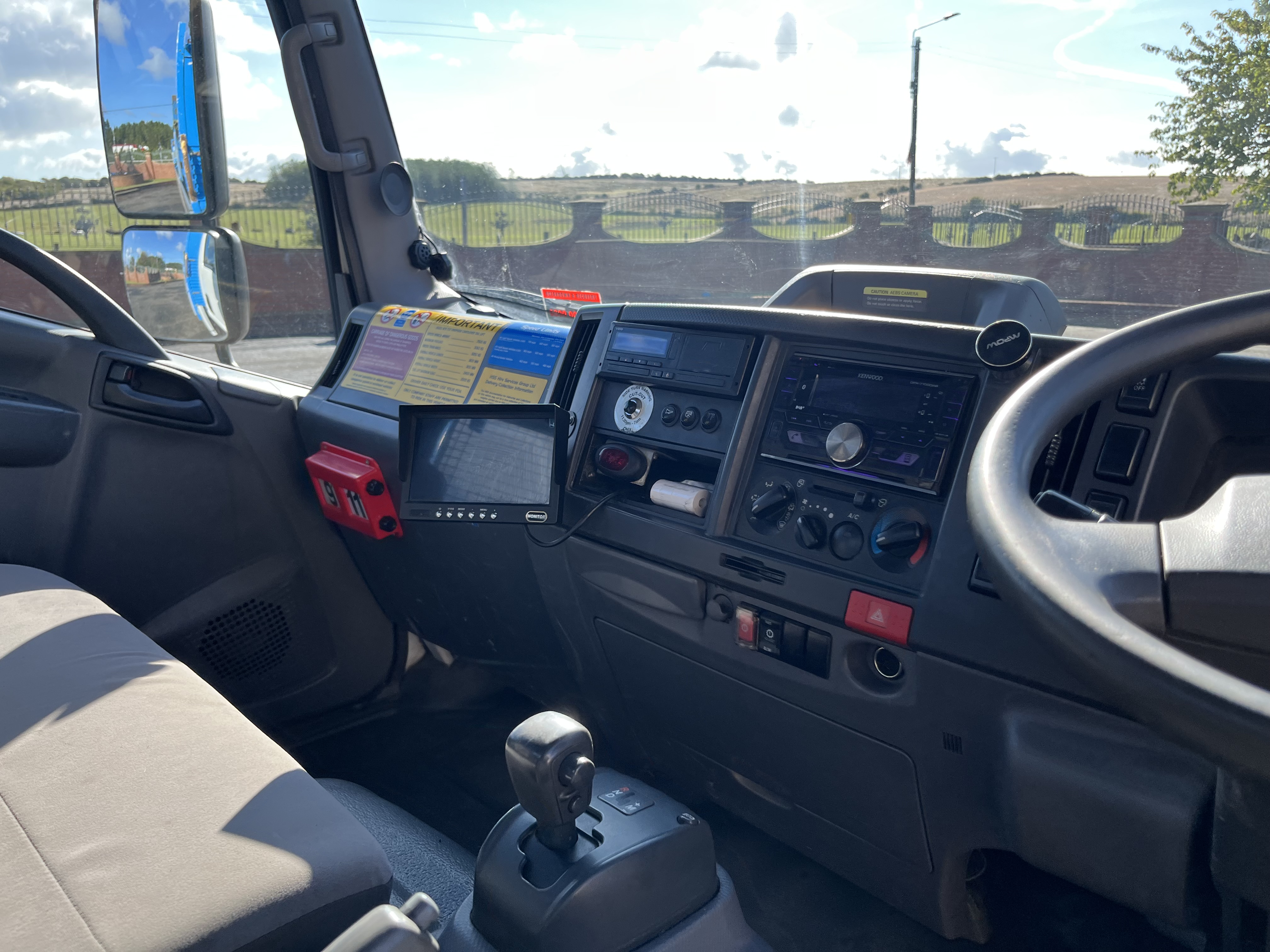 2019 ISUZU 7.5 ton drop side with tail lift 