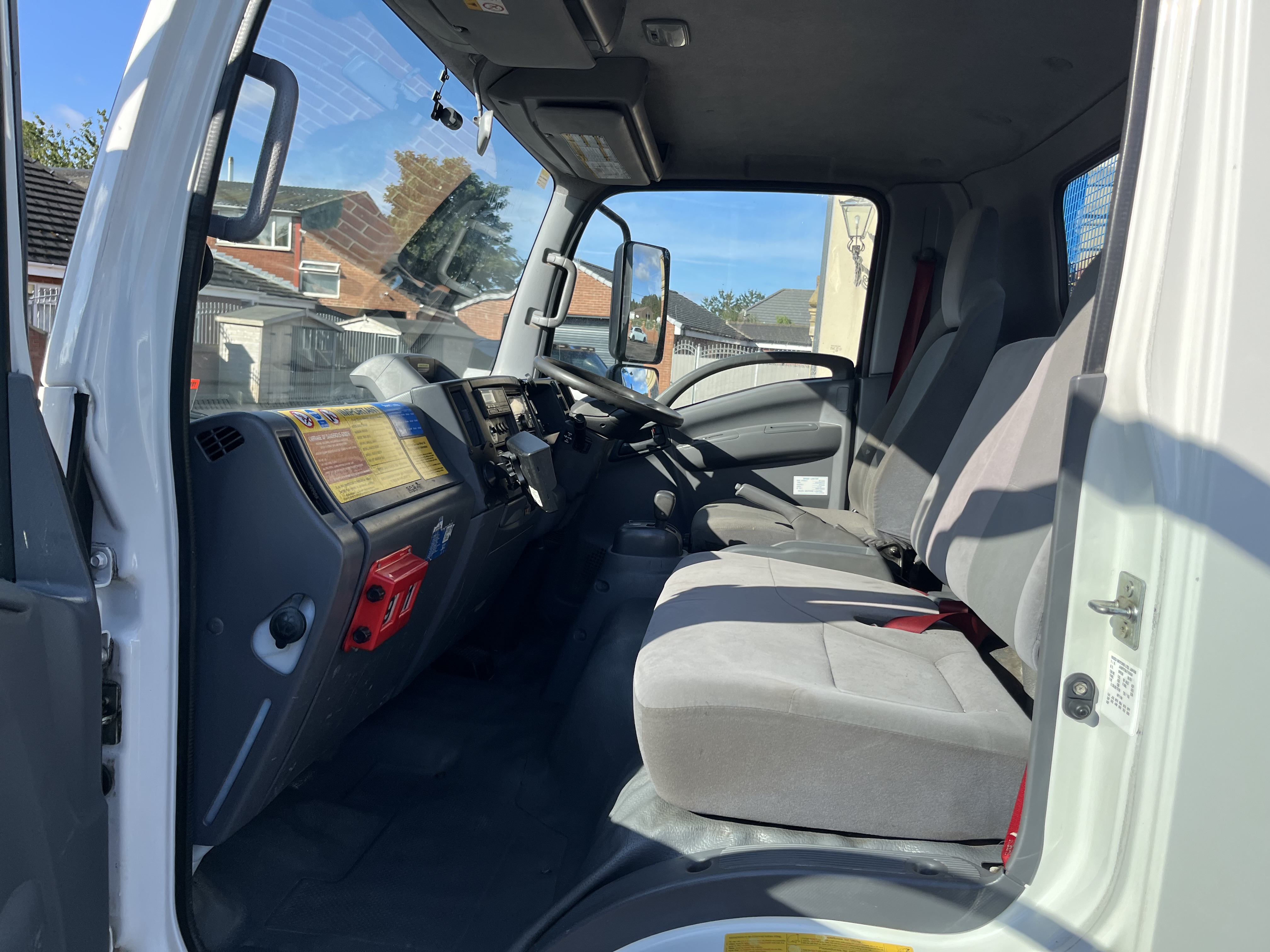 2019 ISUZU 7.5 ton drop side with tail lift 