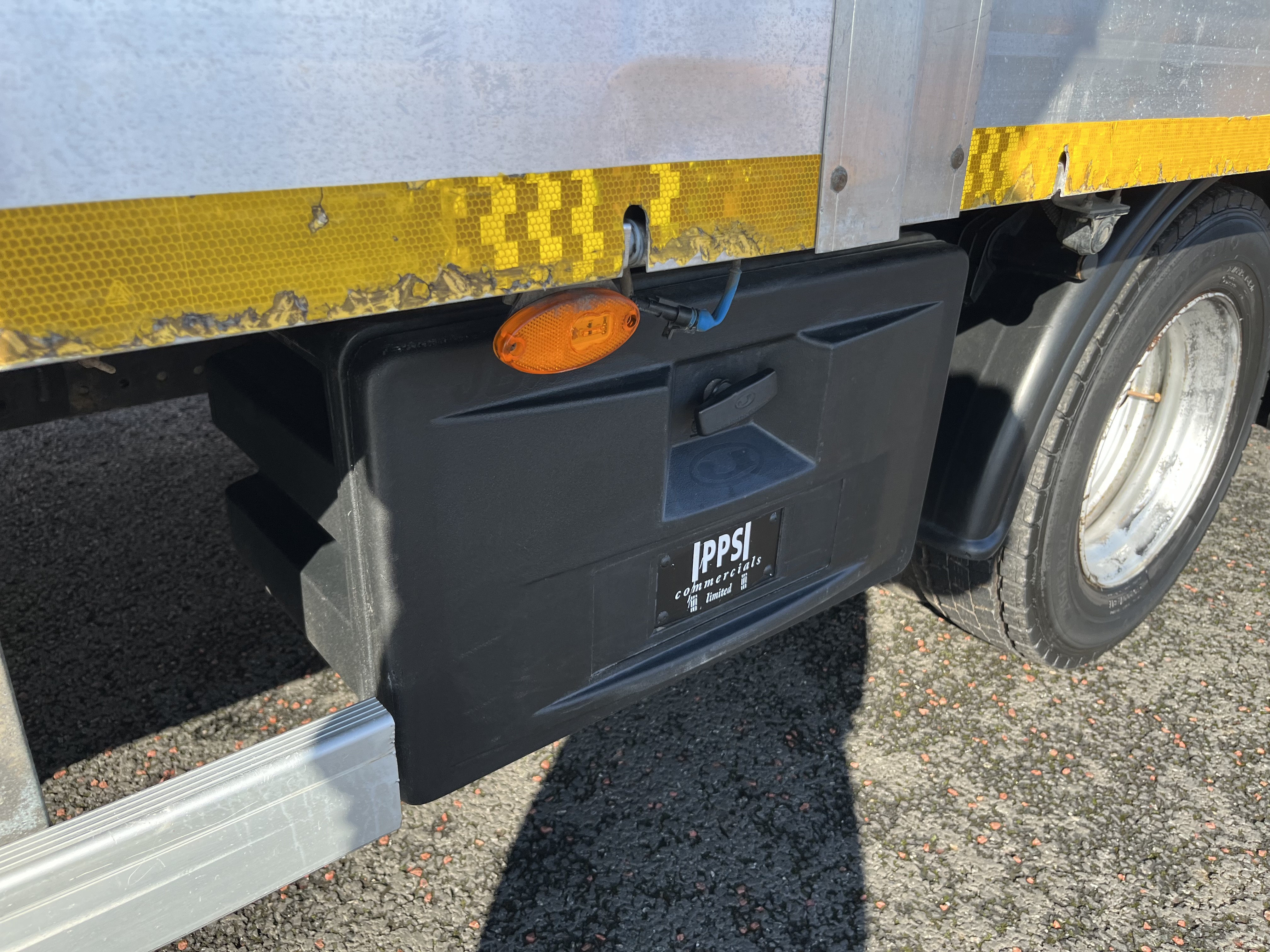 2019 ISUZU 7.5 ton drop side with tail lift 