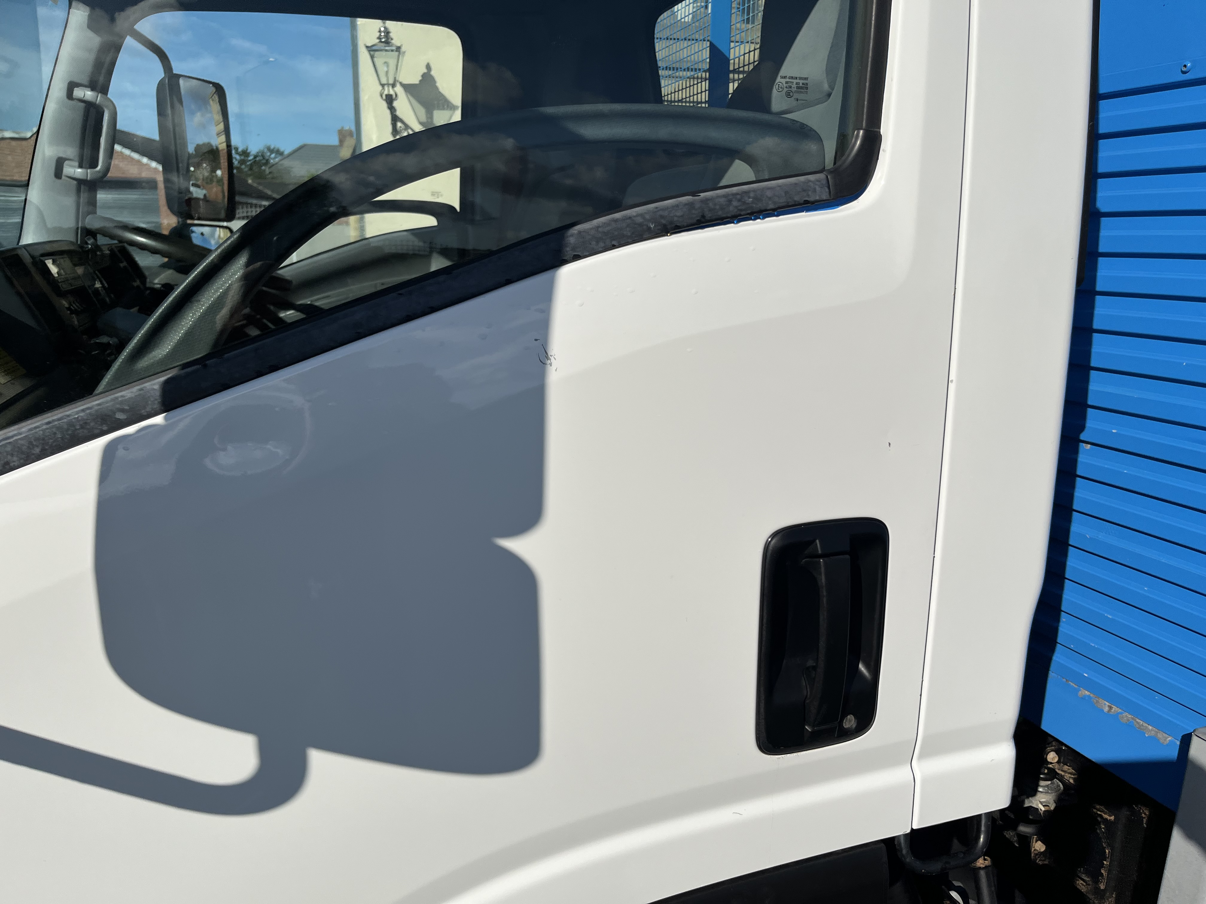 2019 ISUZU 7.5 ton drop side with tail lift 