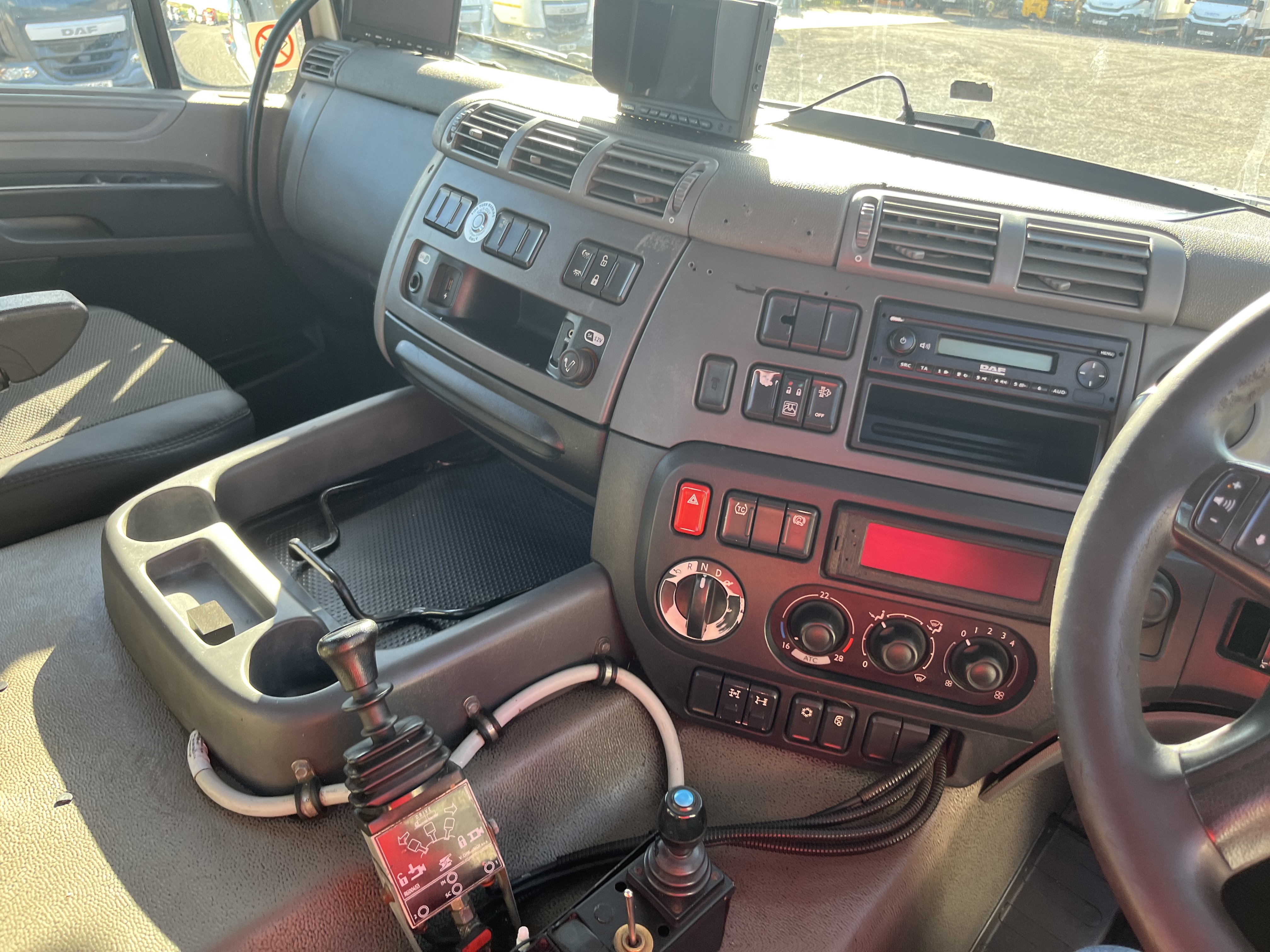 2014 64 plate Daf cf 85.440 8x4 hook loader 
