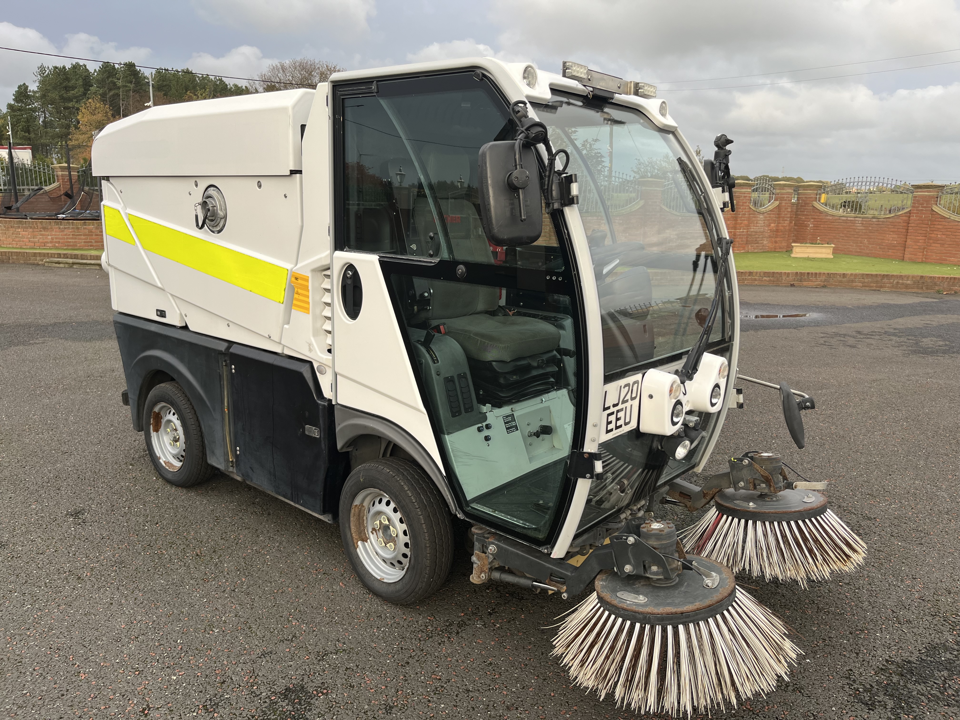 2020 BUTCHER CITY CAT SWEEPER EX COUNCIL 