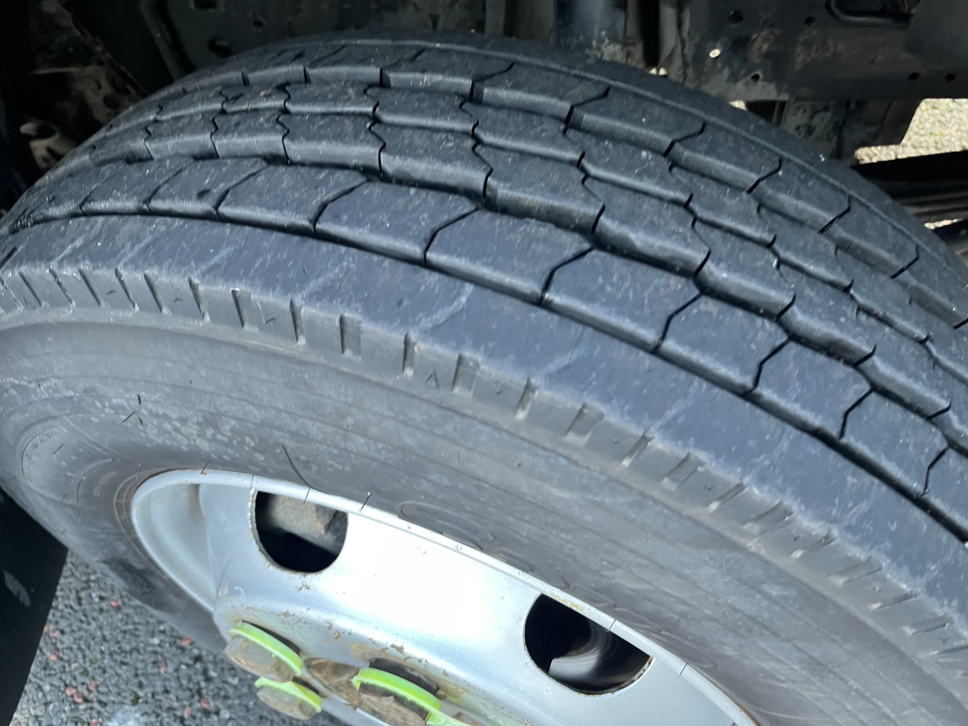 2019 Isuzu 7.5 ton alloy drop side with large tail lift