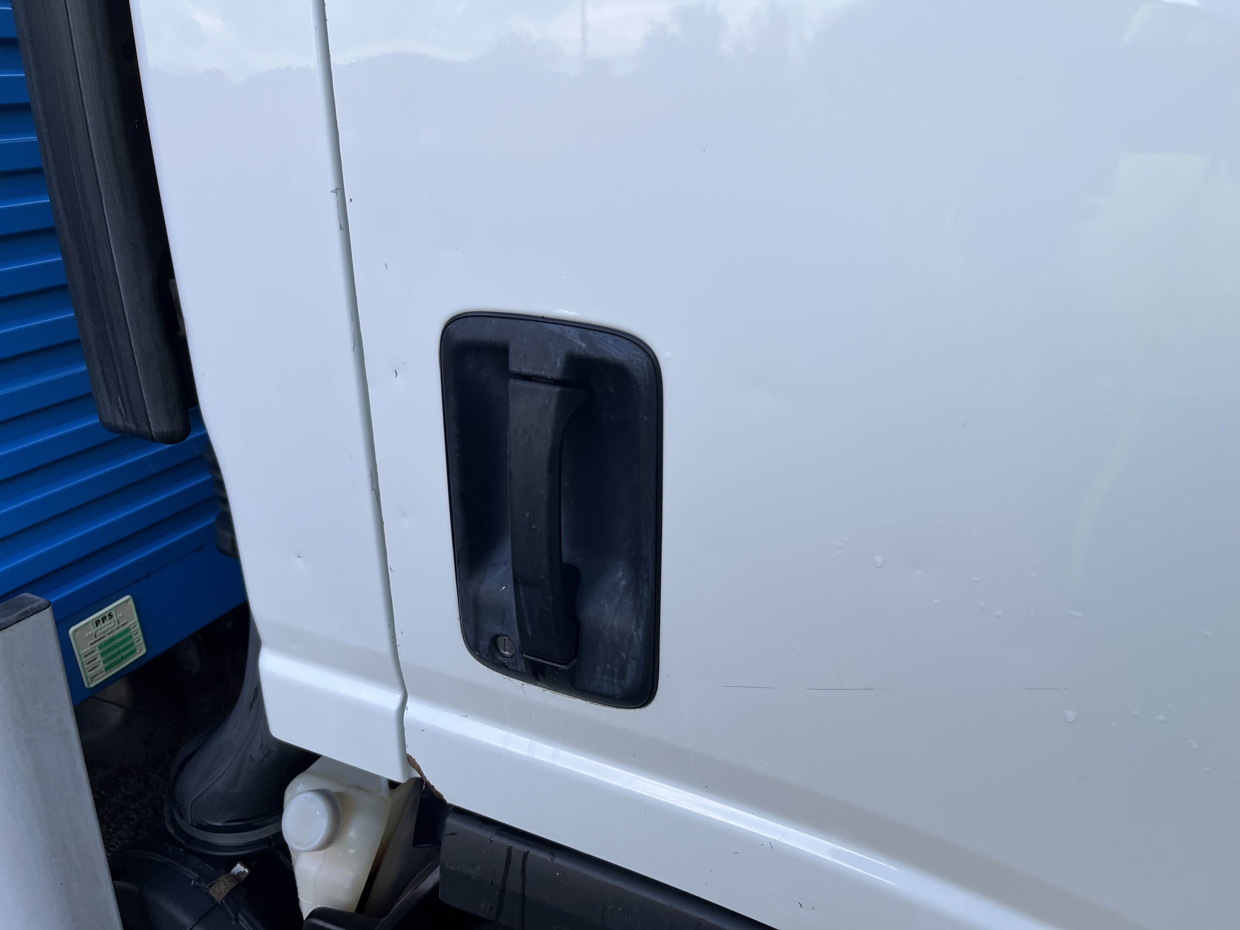 2019 Isuzu 7.5 ton alloy drop side with large tail lift
