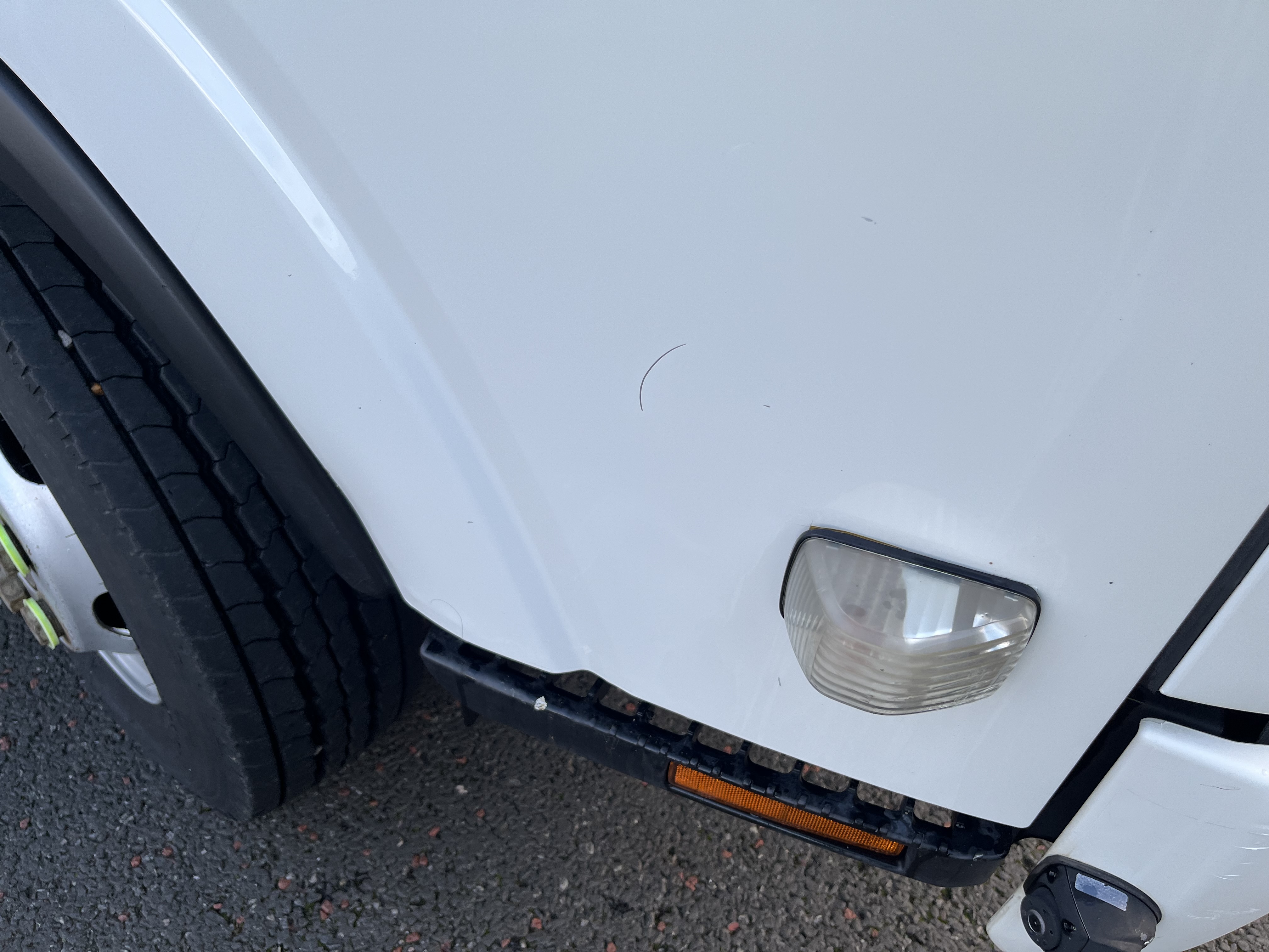 2019 Isuzu 7.5 ton alloy drop side with large tail lift