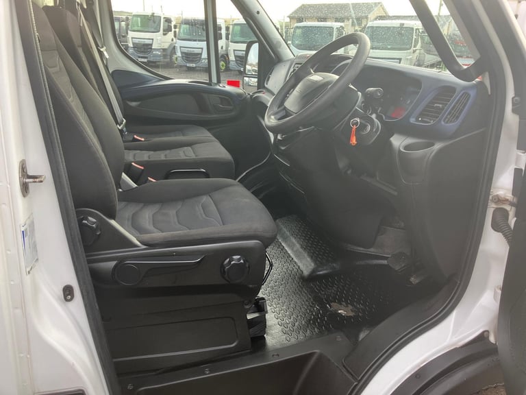 2020 IVECO DAILY 72-180 20ft BOX WITH UNDER FLOOR TAIL LIFT